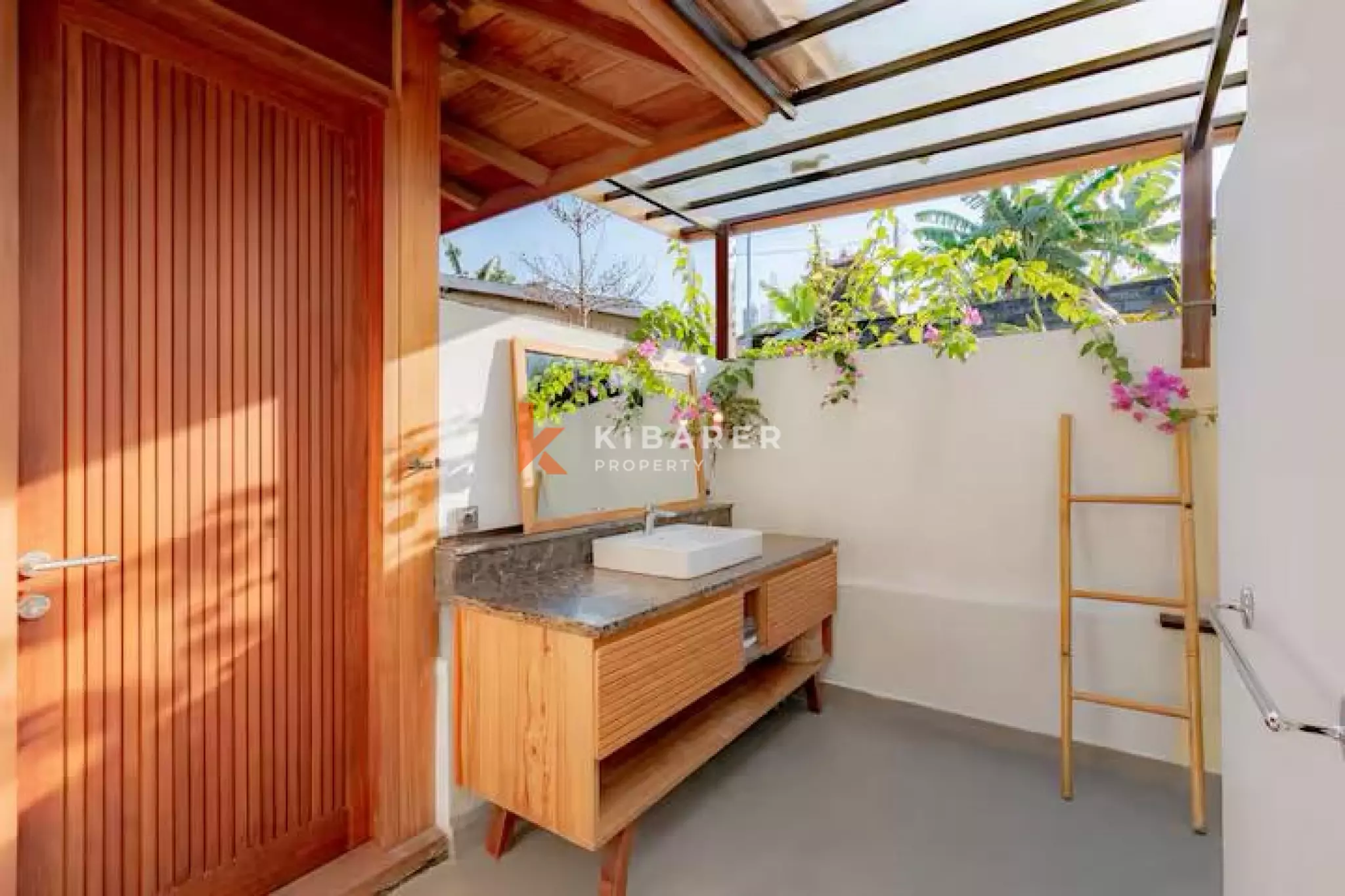 Collaboration Wood & Concrete Four-bedrooms Villa in Peaceful Tumbak Bayuh
