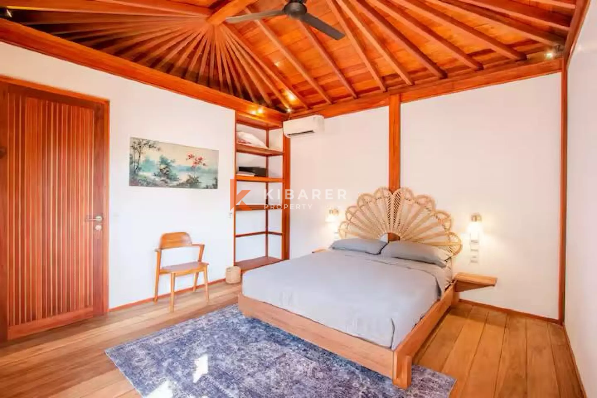 Collaboration Wood & Concrete Four-bedrooms Villa in Peaceful Tumbak Bayuh