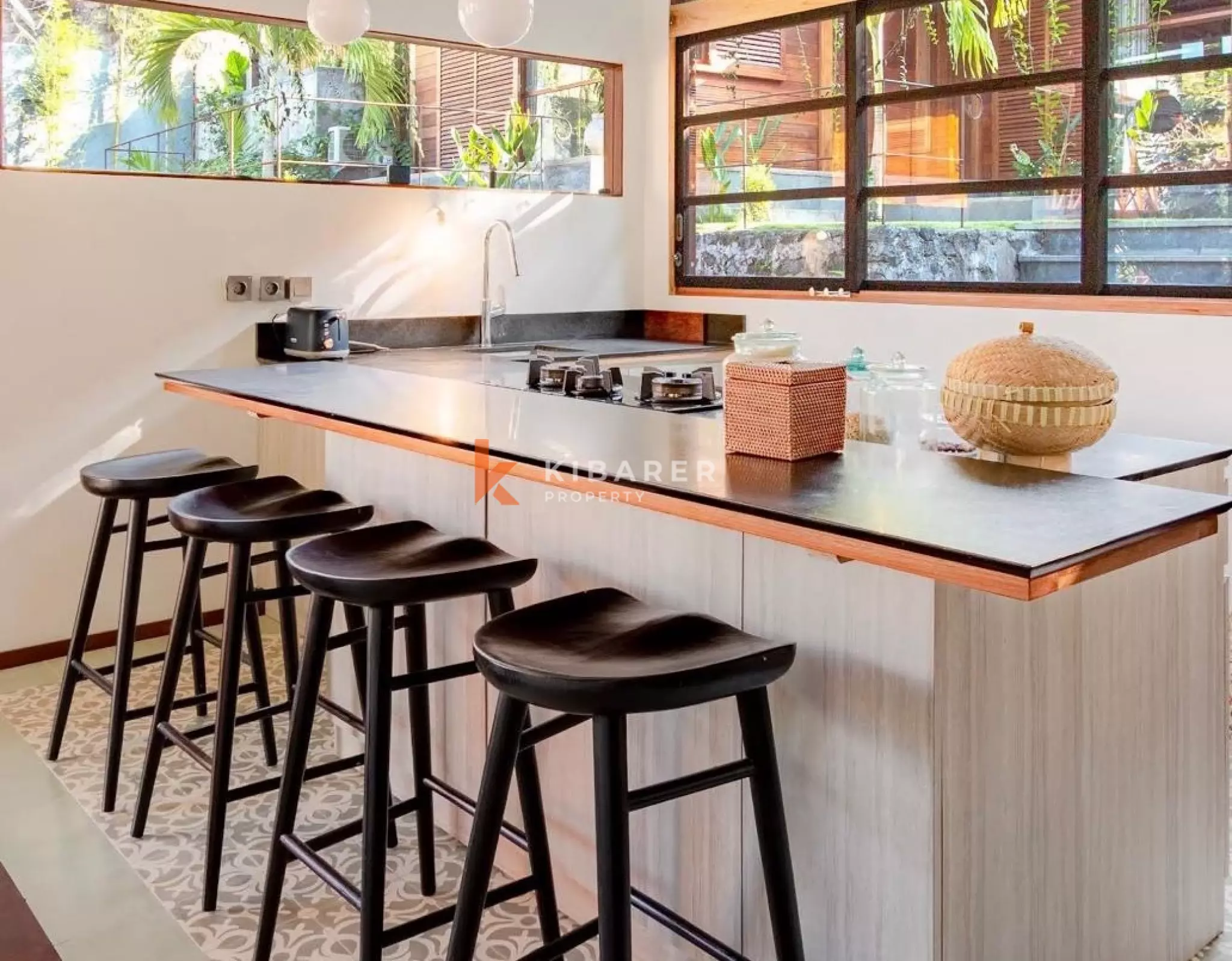 Collaboration Wood & Concrete Four-bedrooms Villa in Peaceful Tumbak Bayuh