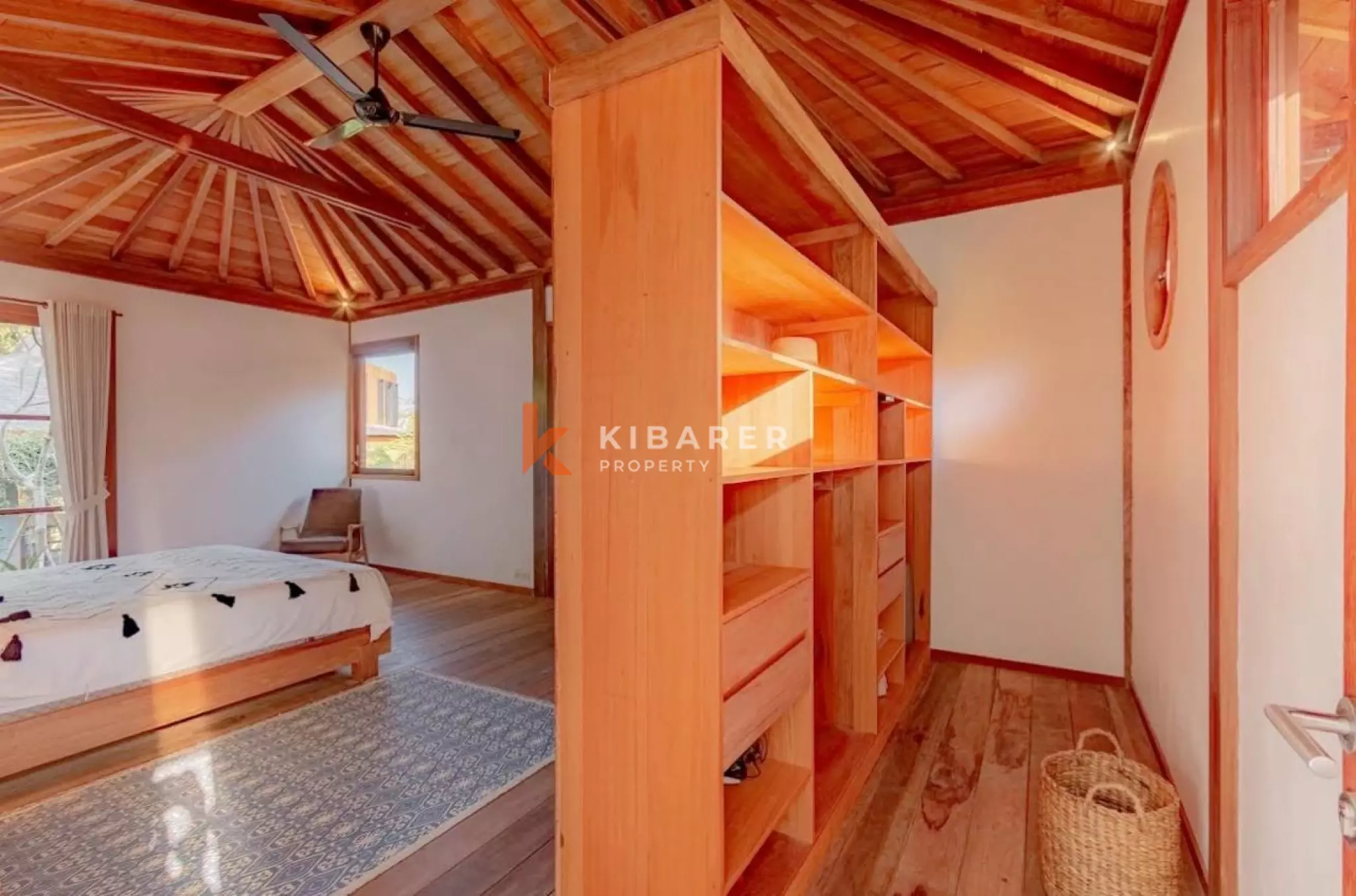 Collaboration Wood & Concrete Four-bedrooms Villa in Peaceful Tumbak Bayuh