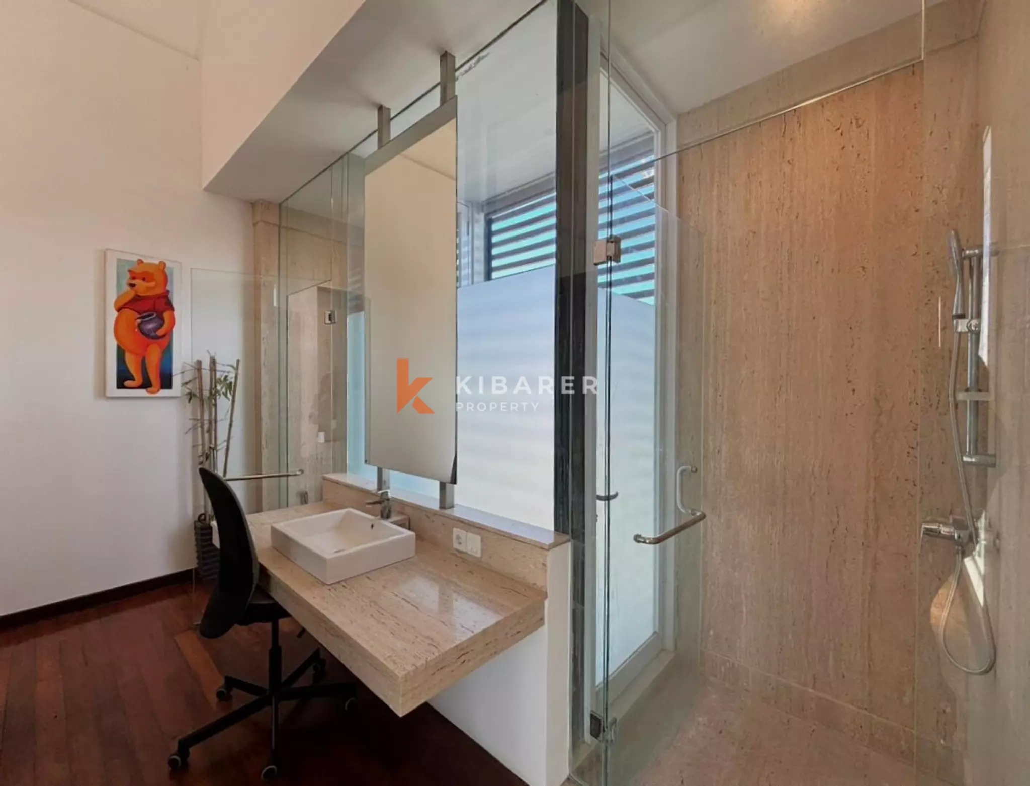 Villa Keluarga Indah dengan Tiga Kamar Tidur, Ruang Kantor & Kolam Renang Pribadi di Seminyak