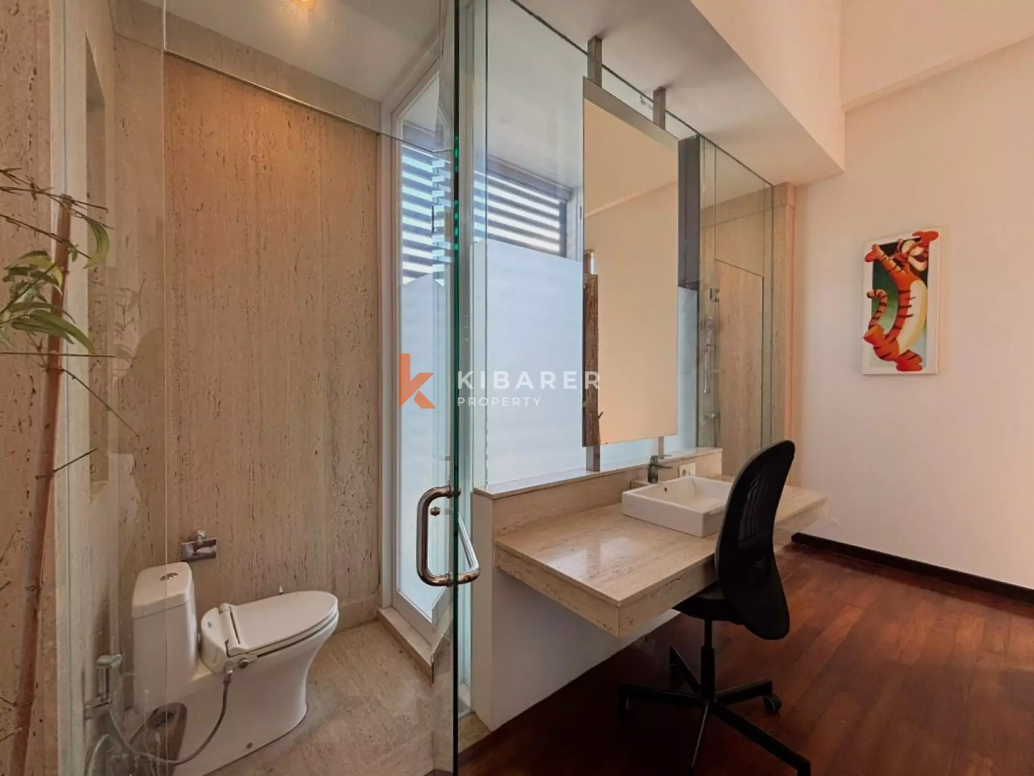 Villa Keluarga Indah dengan Tiga Kamar Tidur, Ruang Kantor & Kolam Renang Pribadi di Seminyak