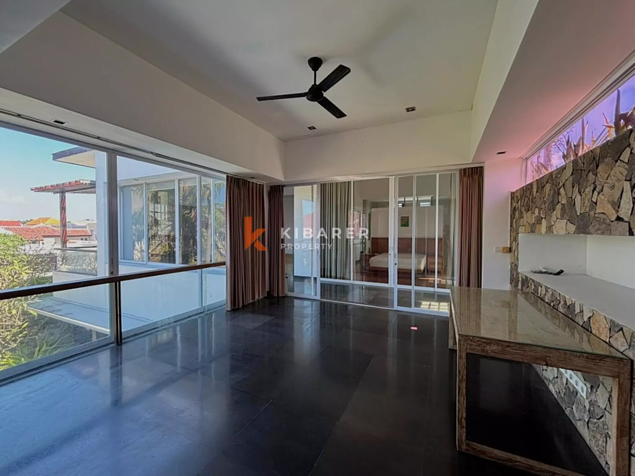 Villa Keluarga Indah dengan Tiga Kamar Tidur, Ruang Kantor & Kolam Renang Pribadi di Seminyak