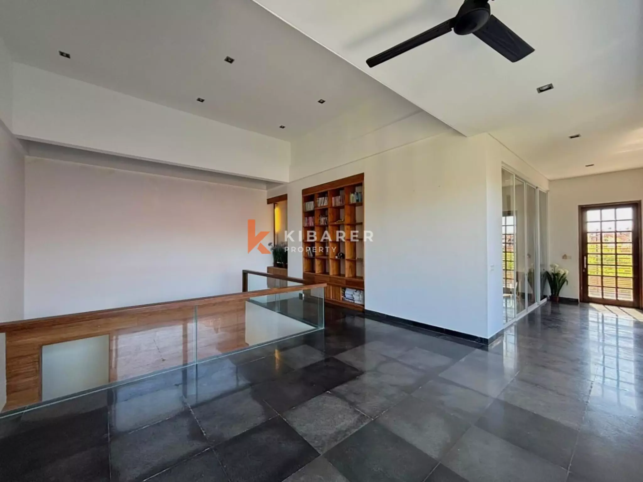 Villa Keluarga Indah dengan Tiga Kamar Tidur, Ruang Kantor & Kolam Renang Pribadi di Seminyak