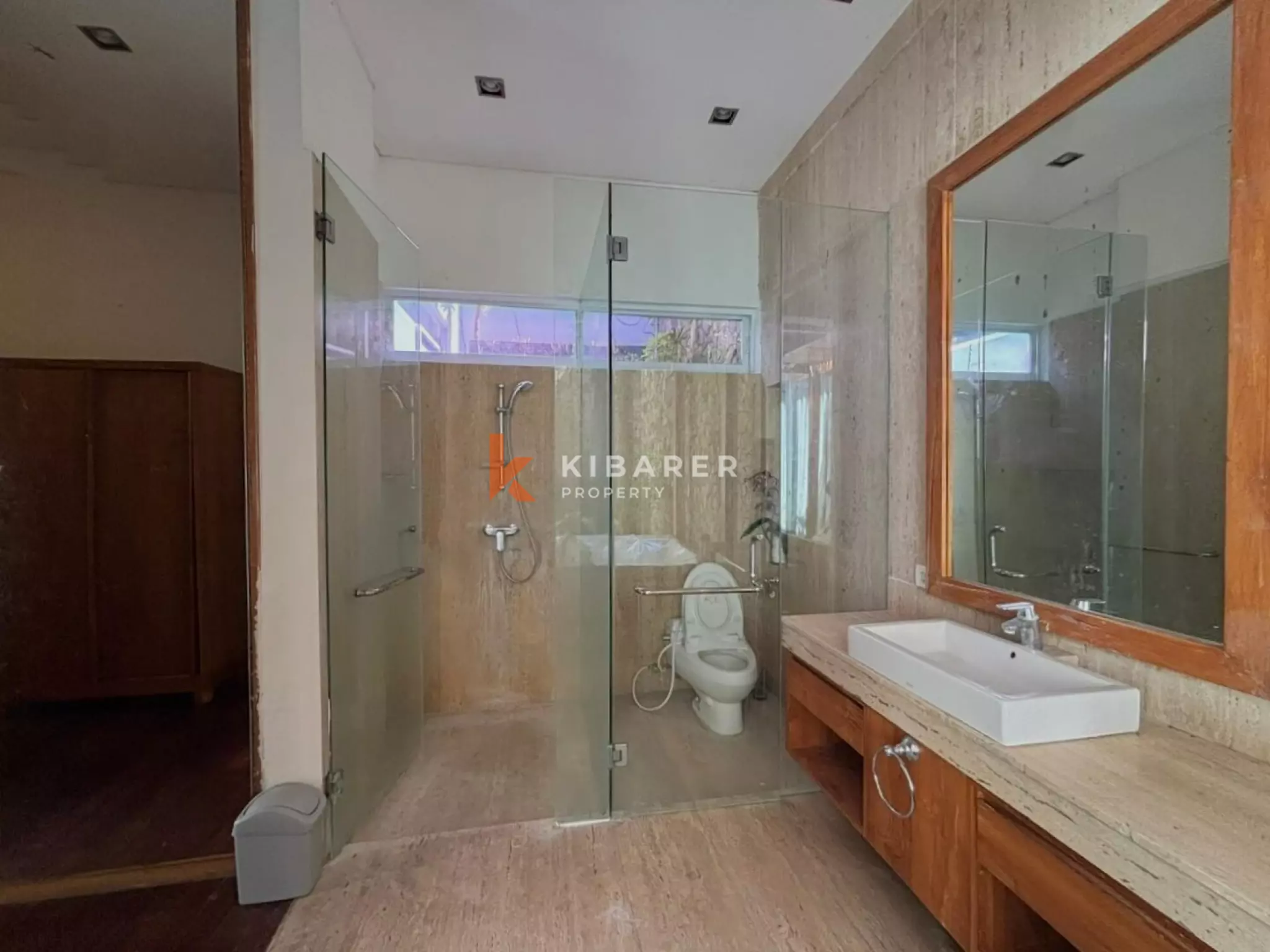 Villa Keluarga Indah dengan Tiga Kamar Tidur, Ruang Kantor & Kolam Renang Pribadi di Seminyak