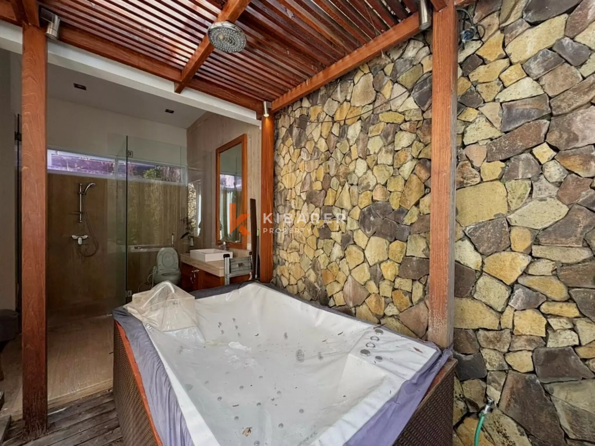 Villa Keluarga Indah dengan Tiga Kamar Tidur, Ruang Kantor & Kolam Renang Pribadi di Seminyak