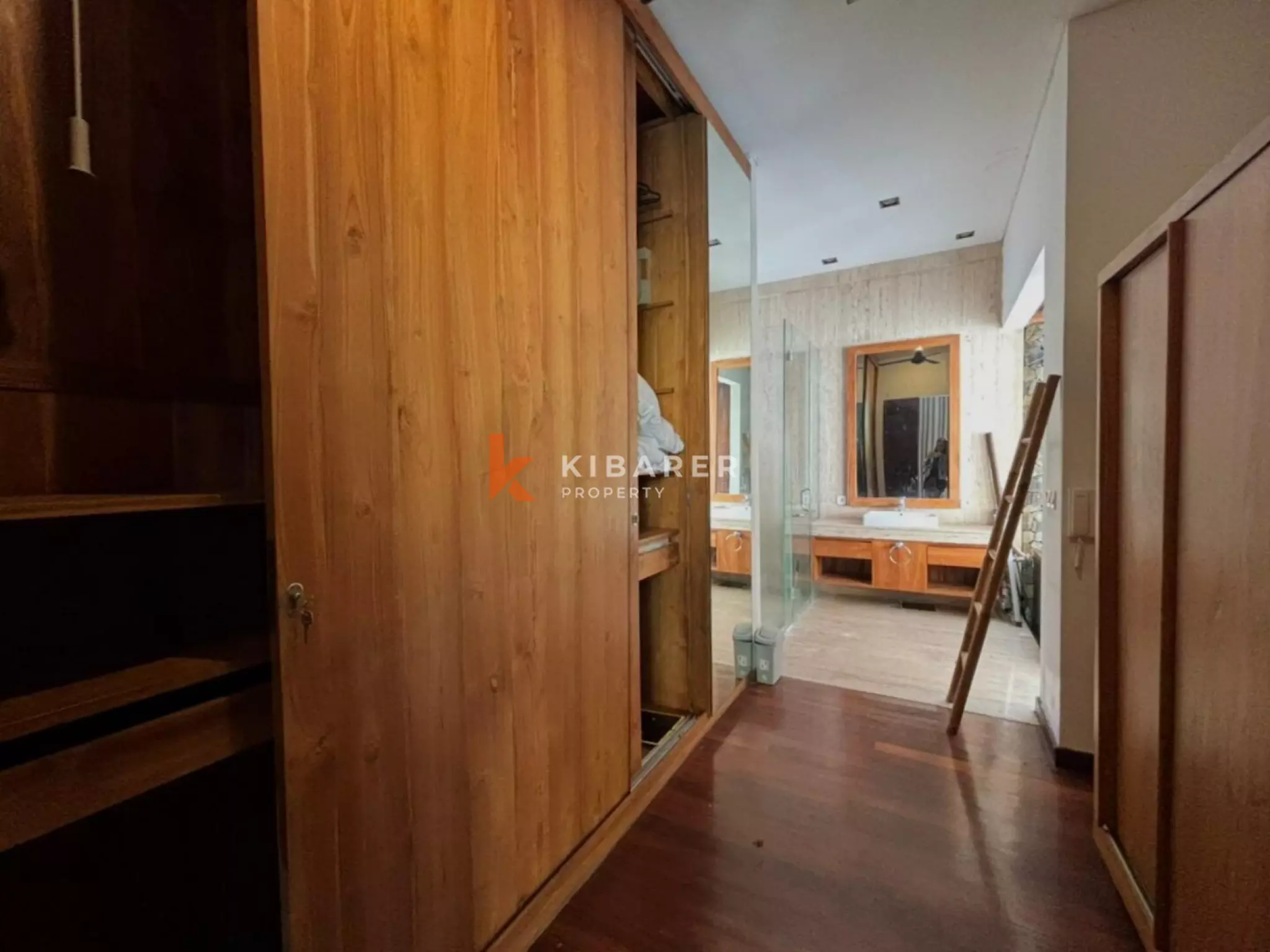 Villa Keluarga Indah dengan Tiga Kamar Tidur, Ruang Kantor & Kolam Renang Pribadi di Seminyak