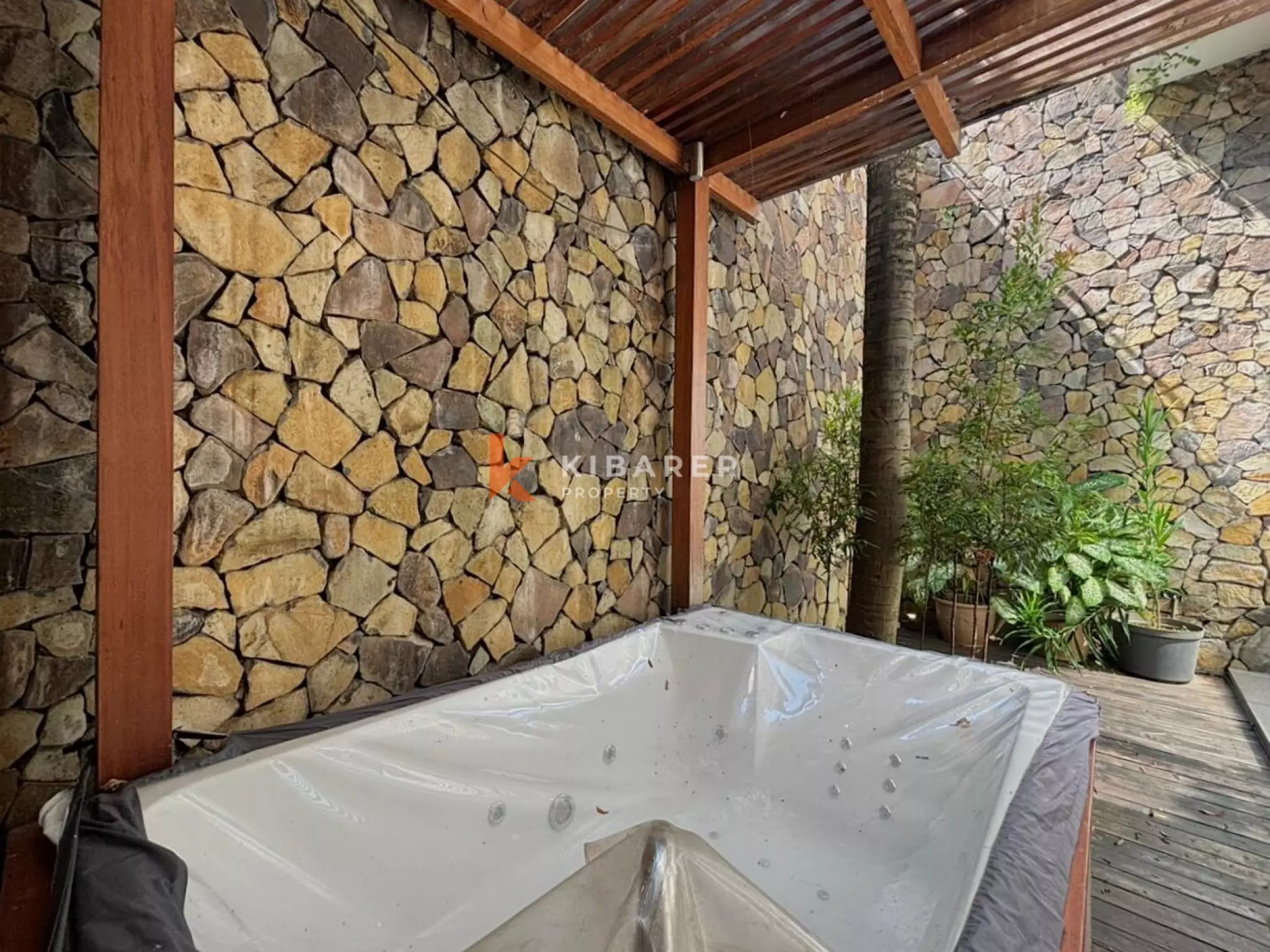 Villa Keluarga Indah dengan Tiga Kamar Tidur, Ruang Kantor & Kolam Renang Pribadi di Seminyak