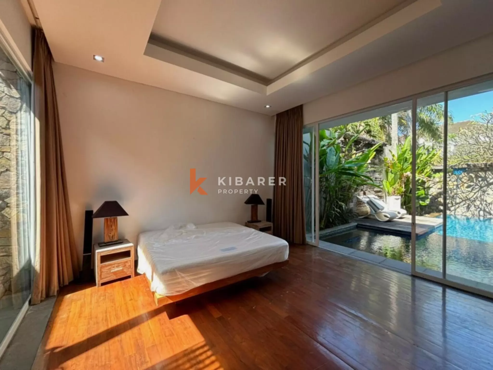 Villa Keluarga Indah dengan Tiga Kamar Tidur, Ruang Kantor & Kolam Renang Pribadi di Seminyak