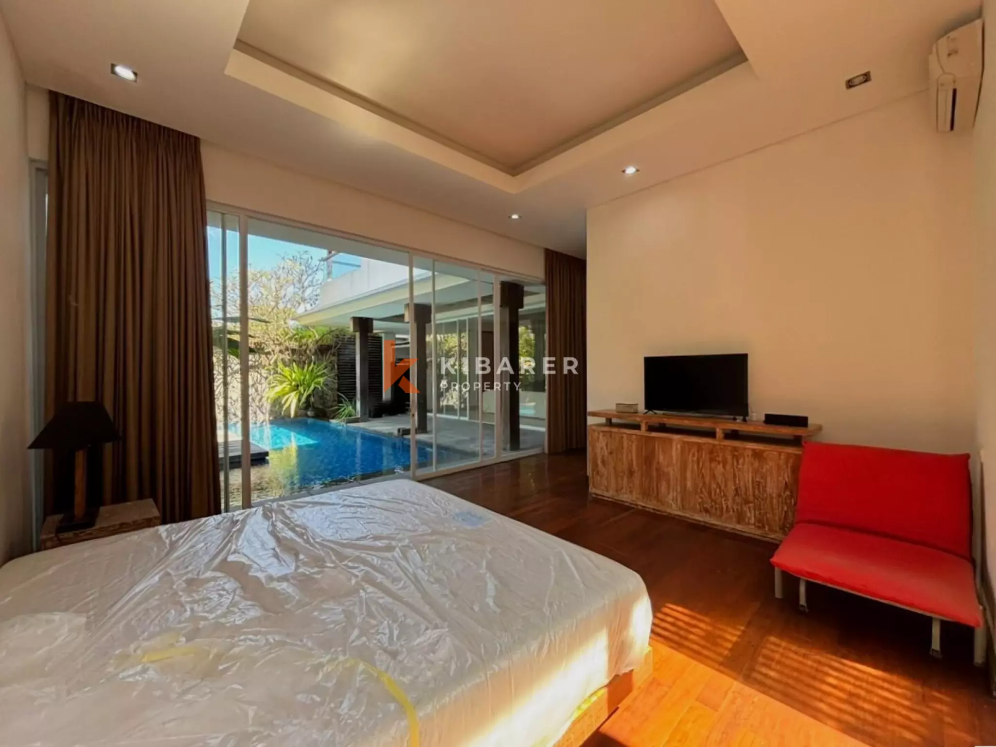 Villa Keluarga Indah dengan Tiga Kamar Tidur, Ruang Kantor & Kolam Renang Pribadi di Seminyak