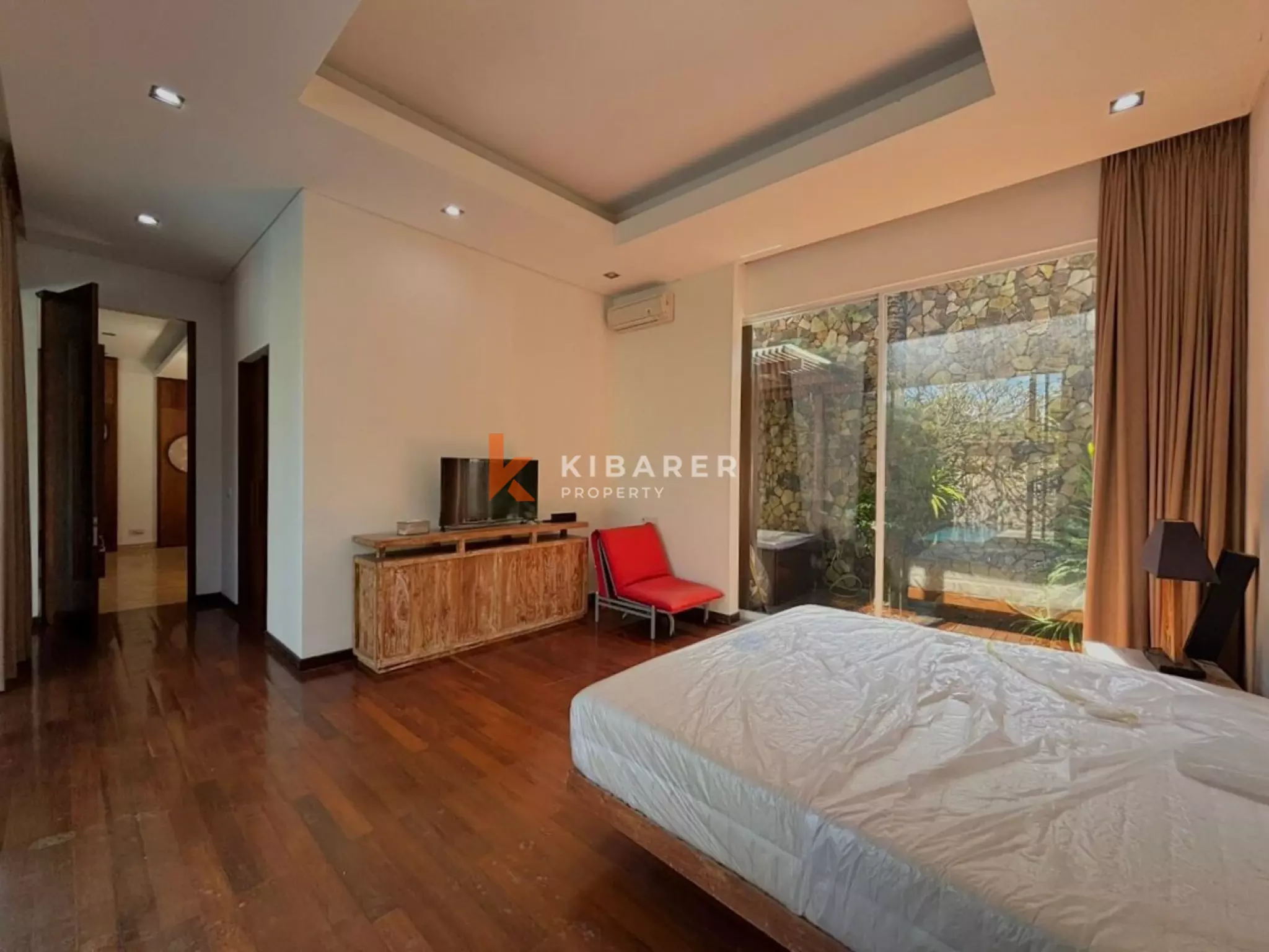 Villa Keluarga Indah dengan Tiga Kamar Tidur, Ruang Kantor & Kolam Renang Pribadi di Seminyak