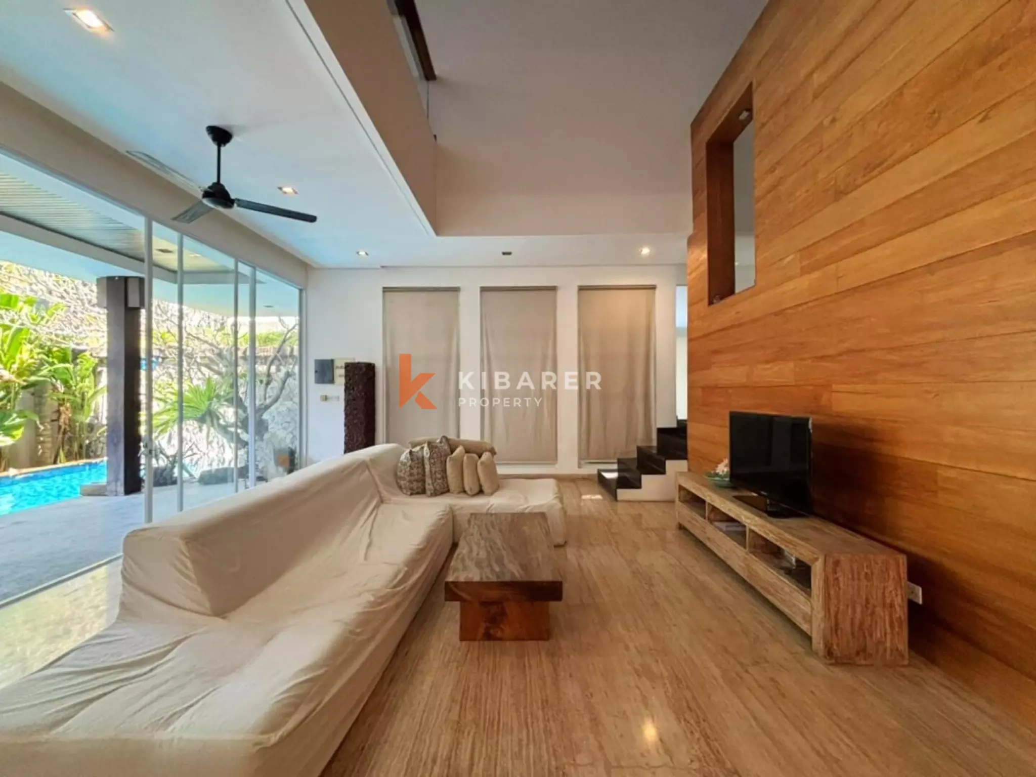 Villa Keluarga Indah dengan Tiga Kamar Tidur, Ruang Kantor & Kolam Renang Pribadi di Seminyak