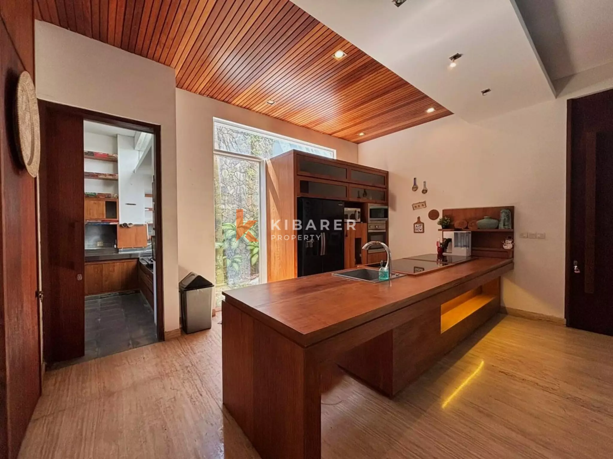 Villa Keluarga Indah dengan Tiga Kamar Tidur, Ruang Kantor & Kolam Renang Pribadi di Seminyak