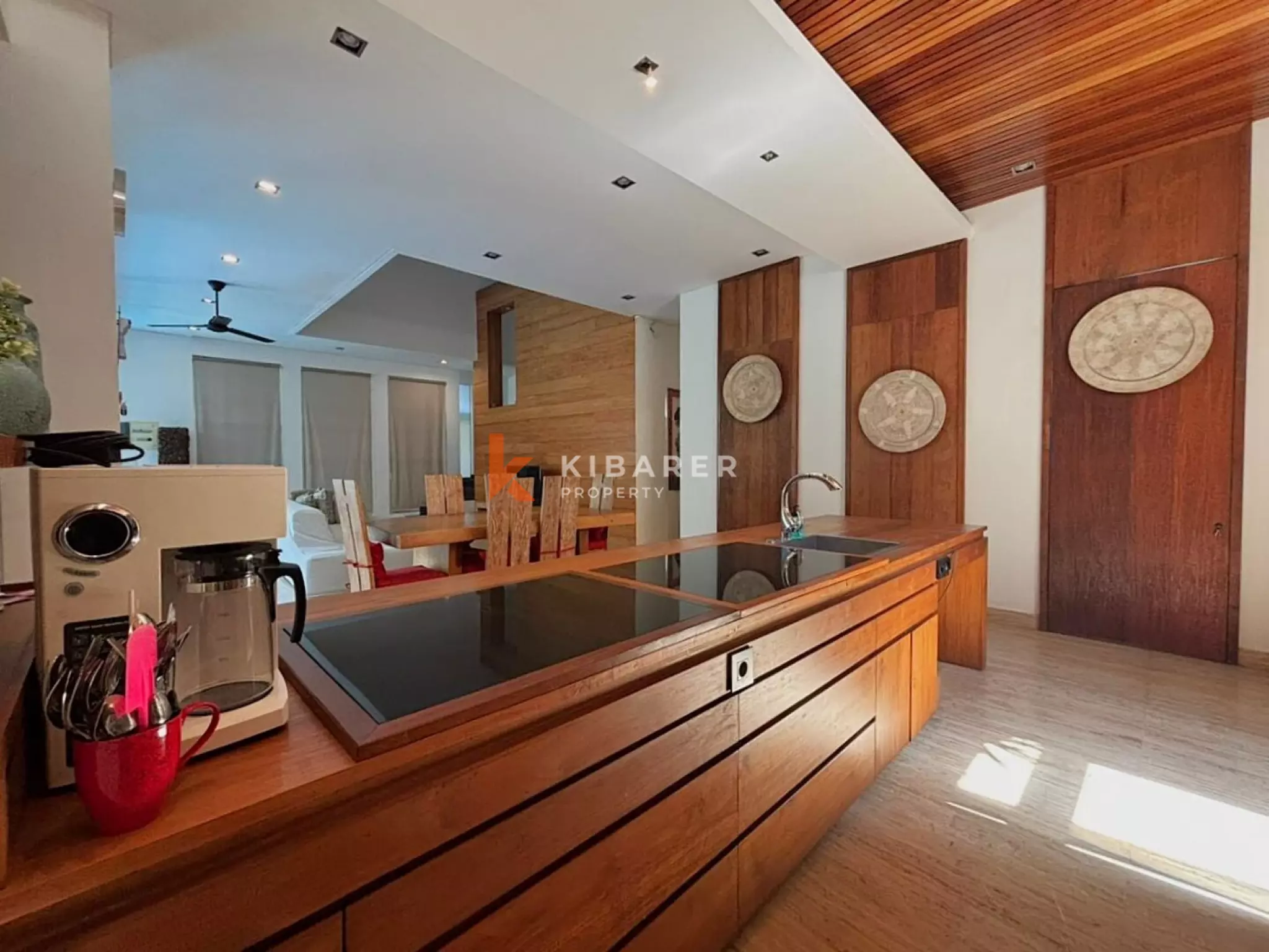 Villa Keluarga Indah dengan Tiga Kamar Tidur, Ruang Kantor & Kolam Renang Pribadi di Seminyak