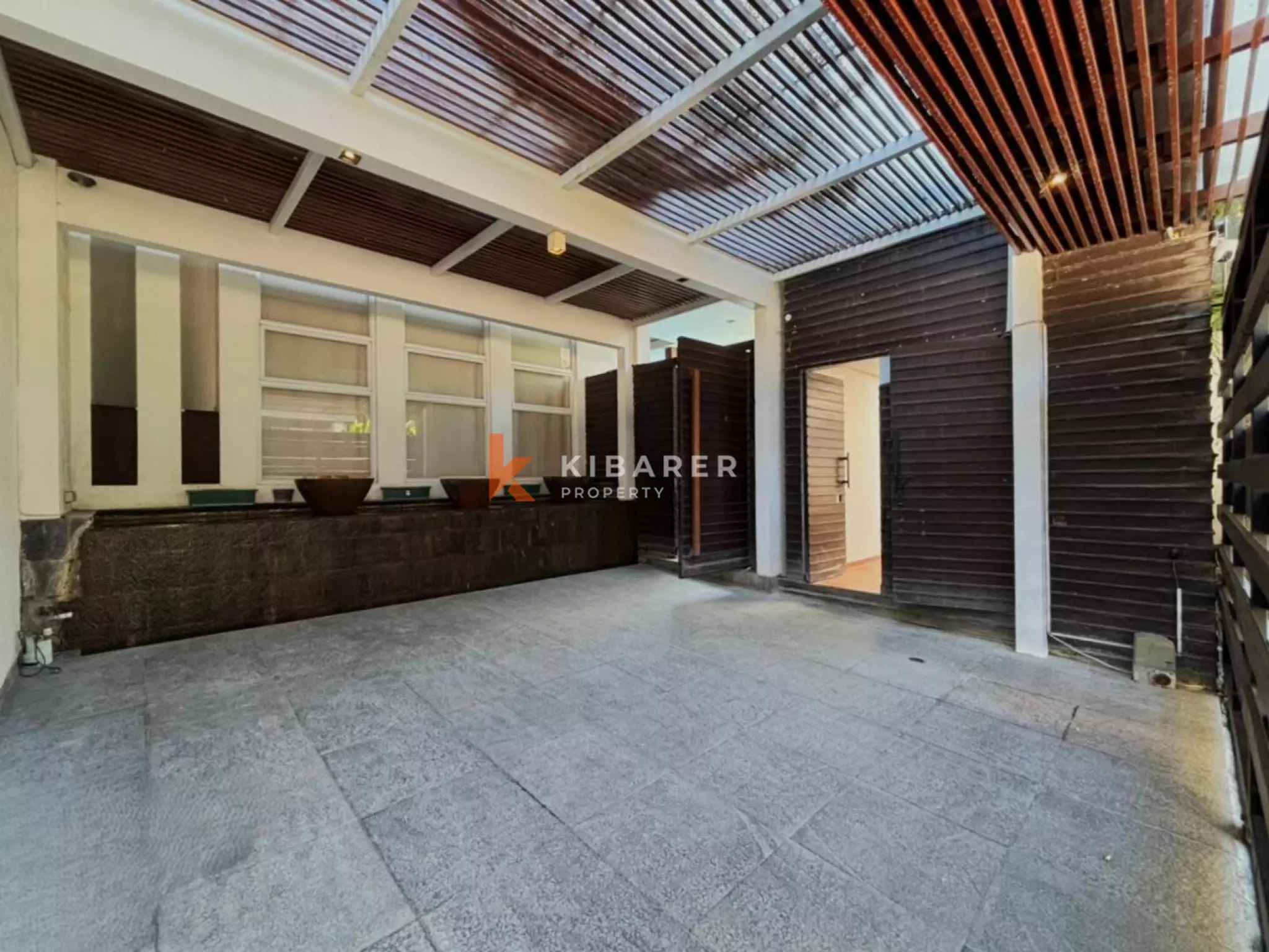 Villa Keluarga Indah dengan Tiga Kamar Tidur, Ruang Kantor & Kolam Renang Pribadi di Seminyak