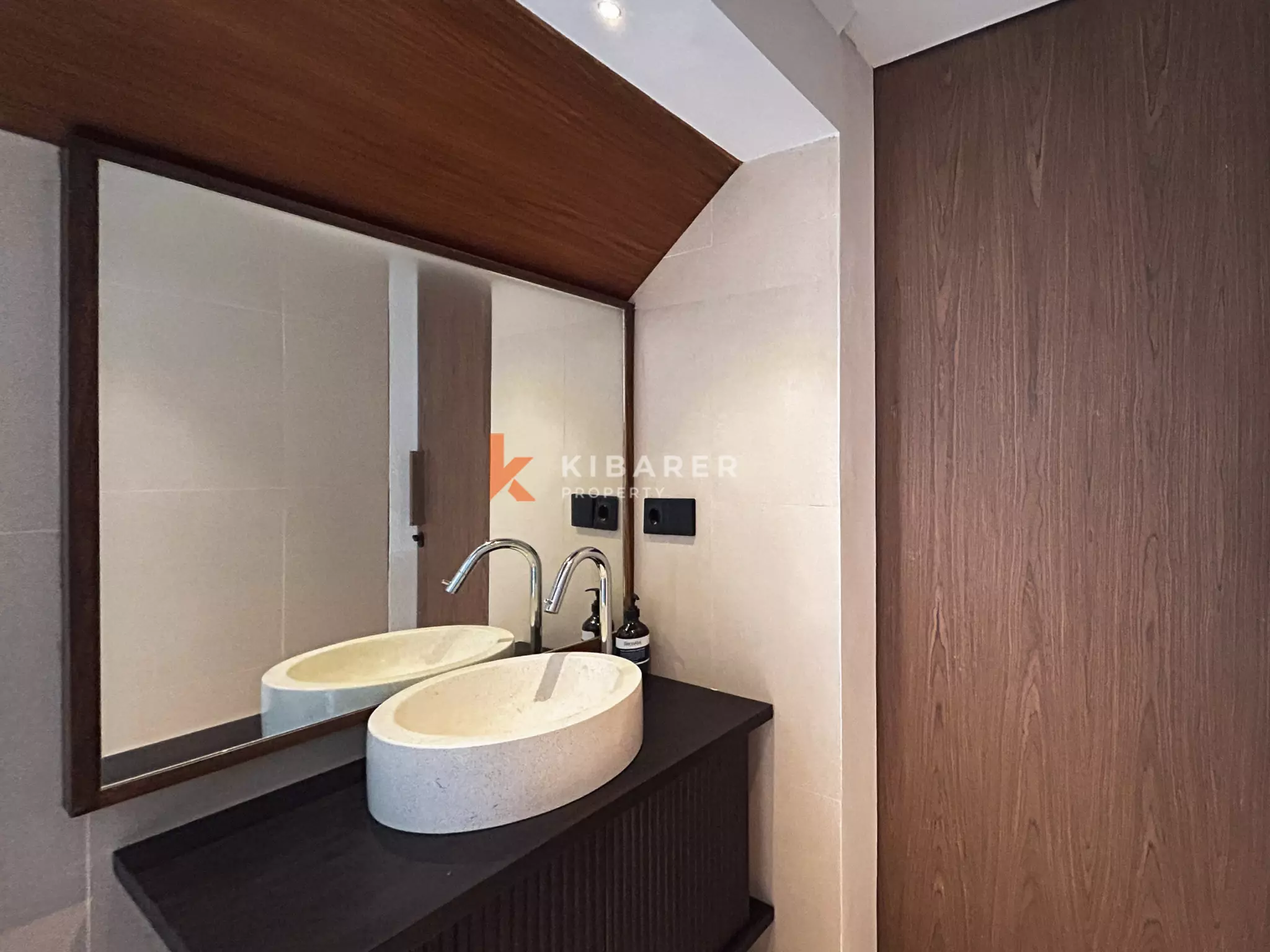 Vila Modern Elegan Satu Kamar Tidur dengan Pemandangan Indah di Ungasan