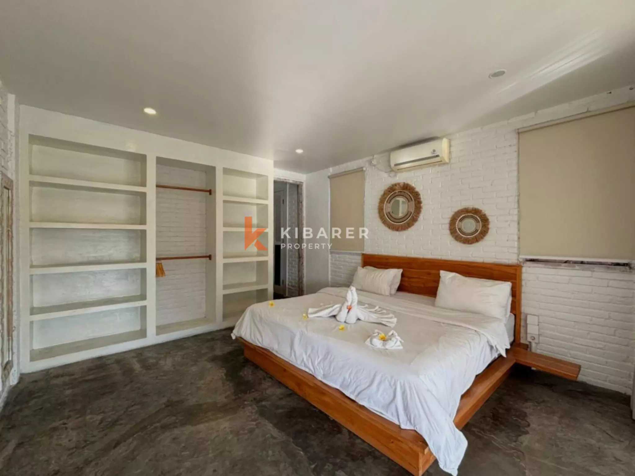 Vila Empat Kamar Tidur Indah dengan Pemandangan Sawah dan Sungai di Canggu