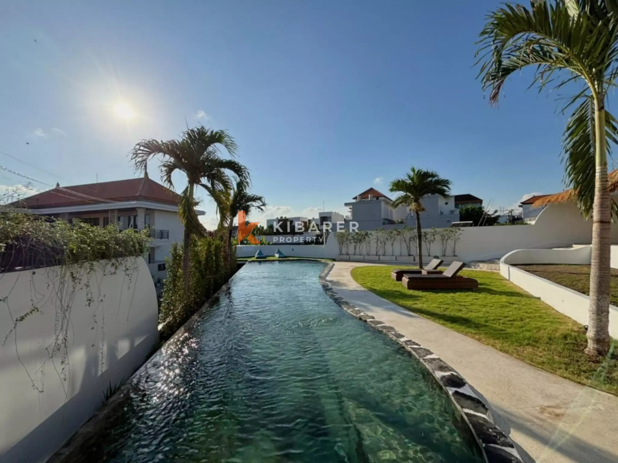 Vila Empat Kamar Tidur Indah dengan Pemandangan Sawah dan Sungai di Canggu