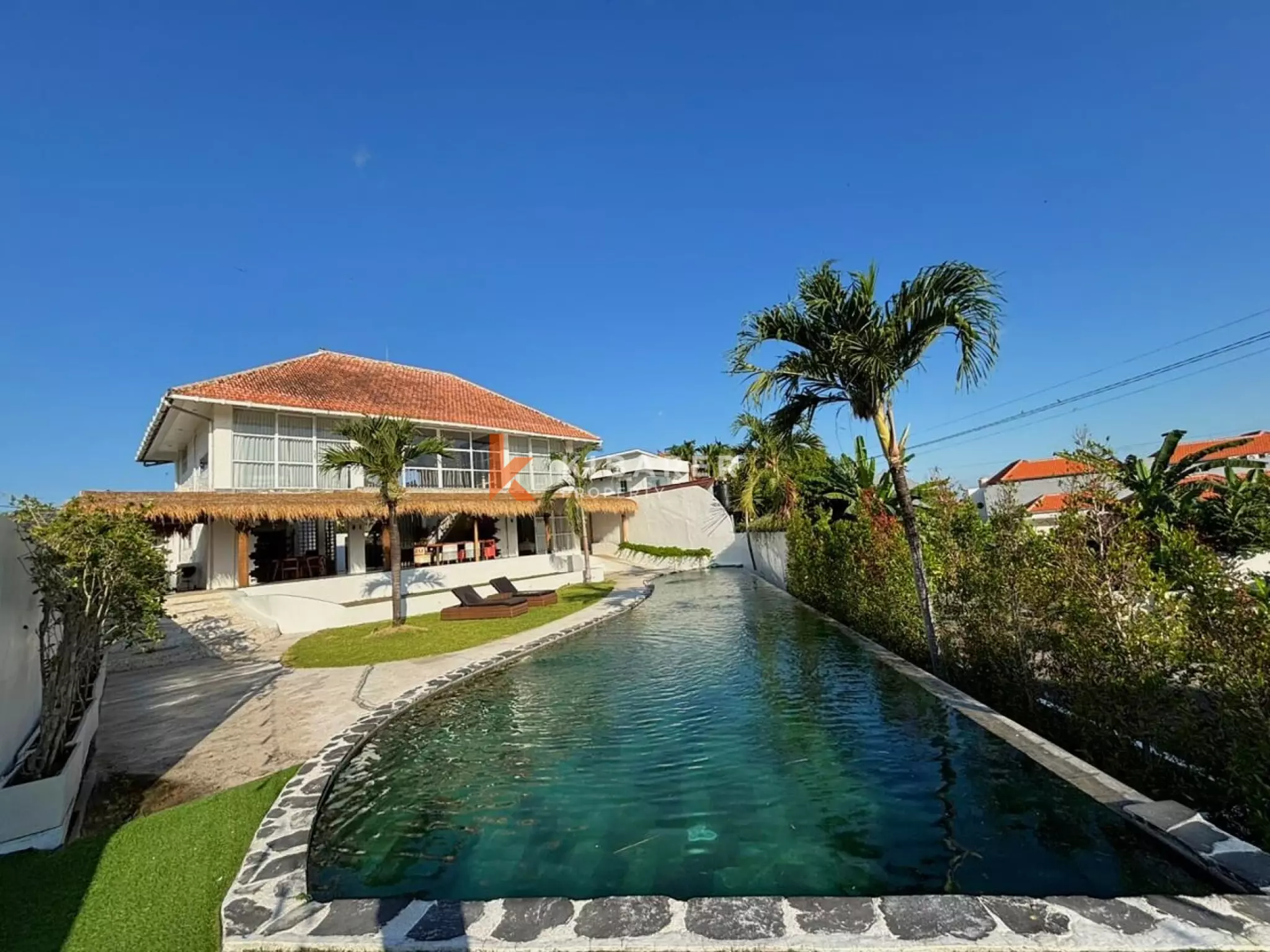Vila Empat Kamar Tidur Indah dengan Pemandangan Sawah dan Sungai di Canggu