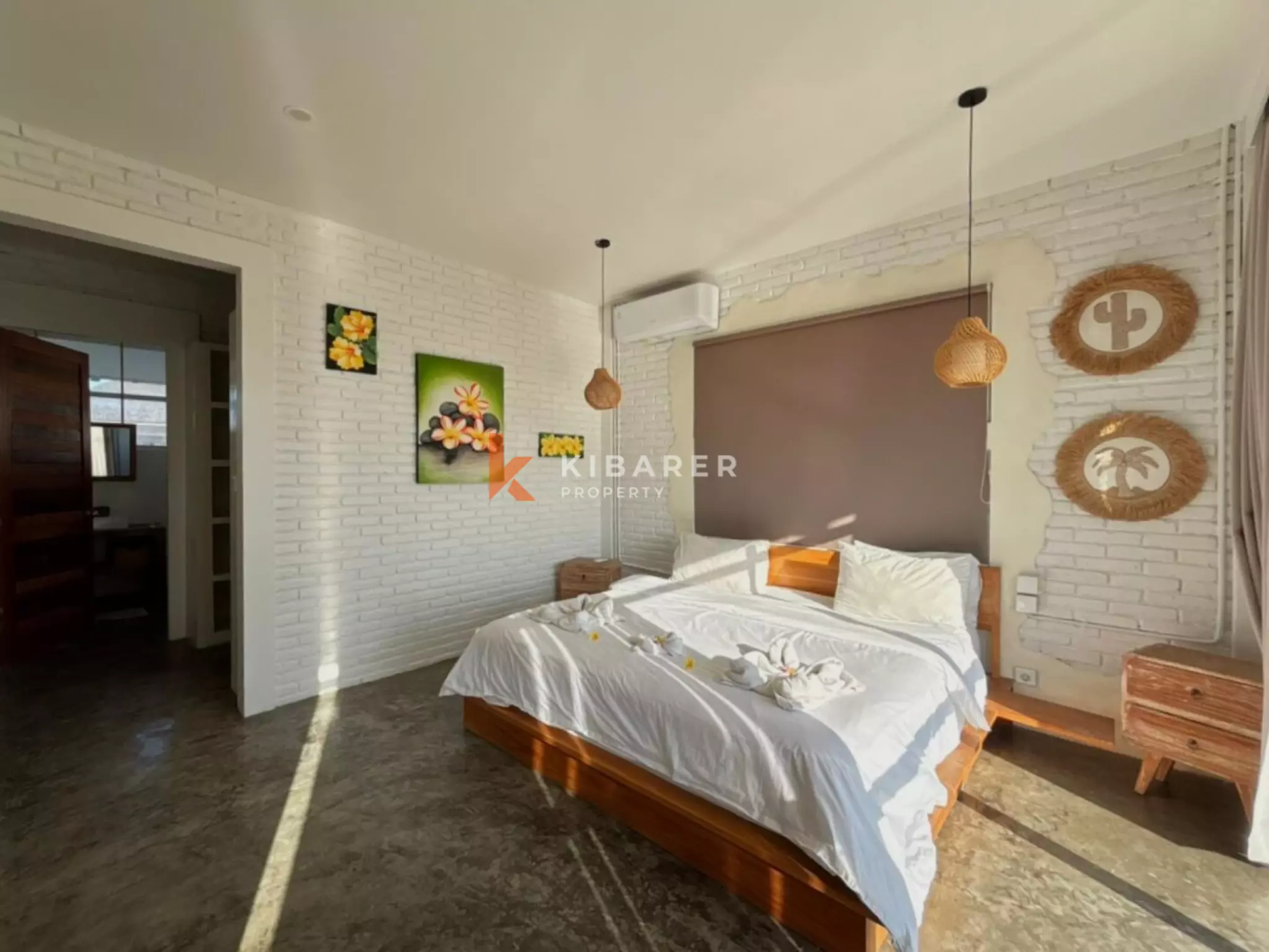 Vila Empat Kamar Tidur Indah dengan Pemandangan Sawah dan Sungai di Canggu