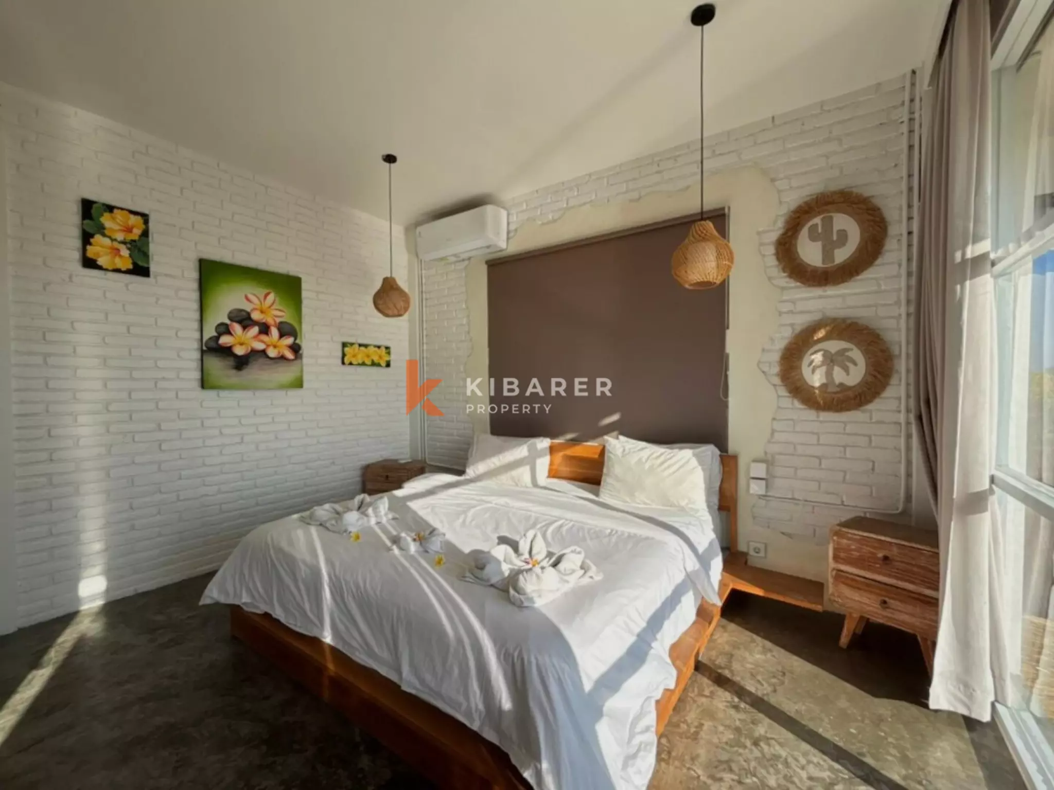 Vila Empat Kamar Tidur Indah dengan Pemandangan Sawah dan Sungai di Canggu