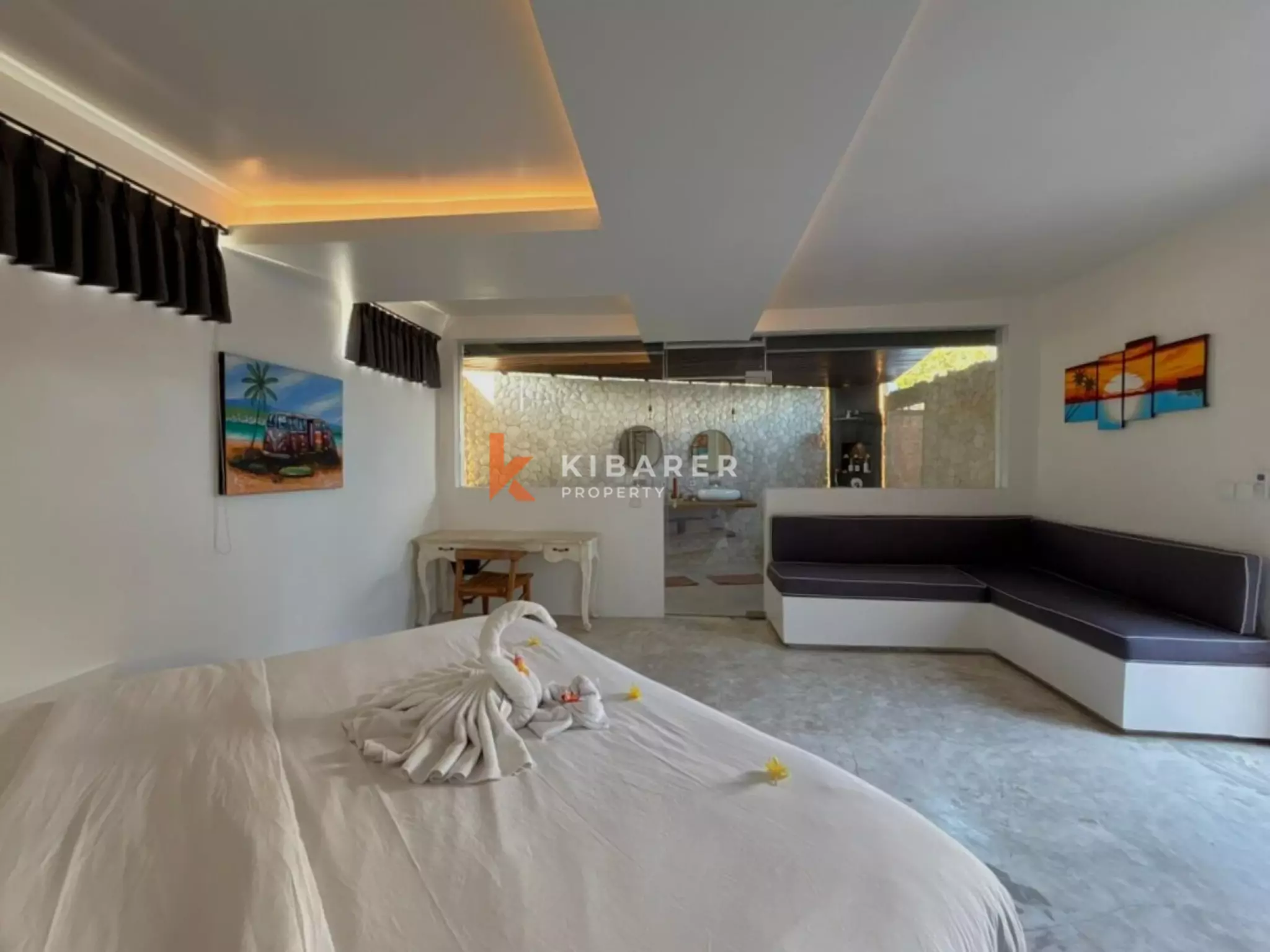Vila Empat Kamar Tidur Indah dengan Pemandangan Sawah dan Sungai di Canggu