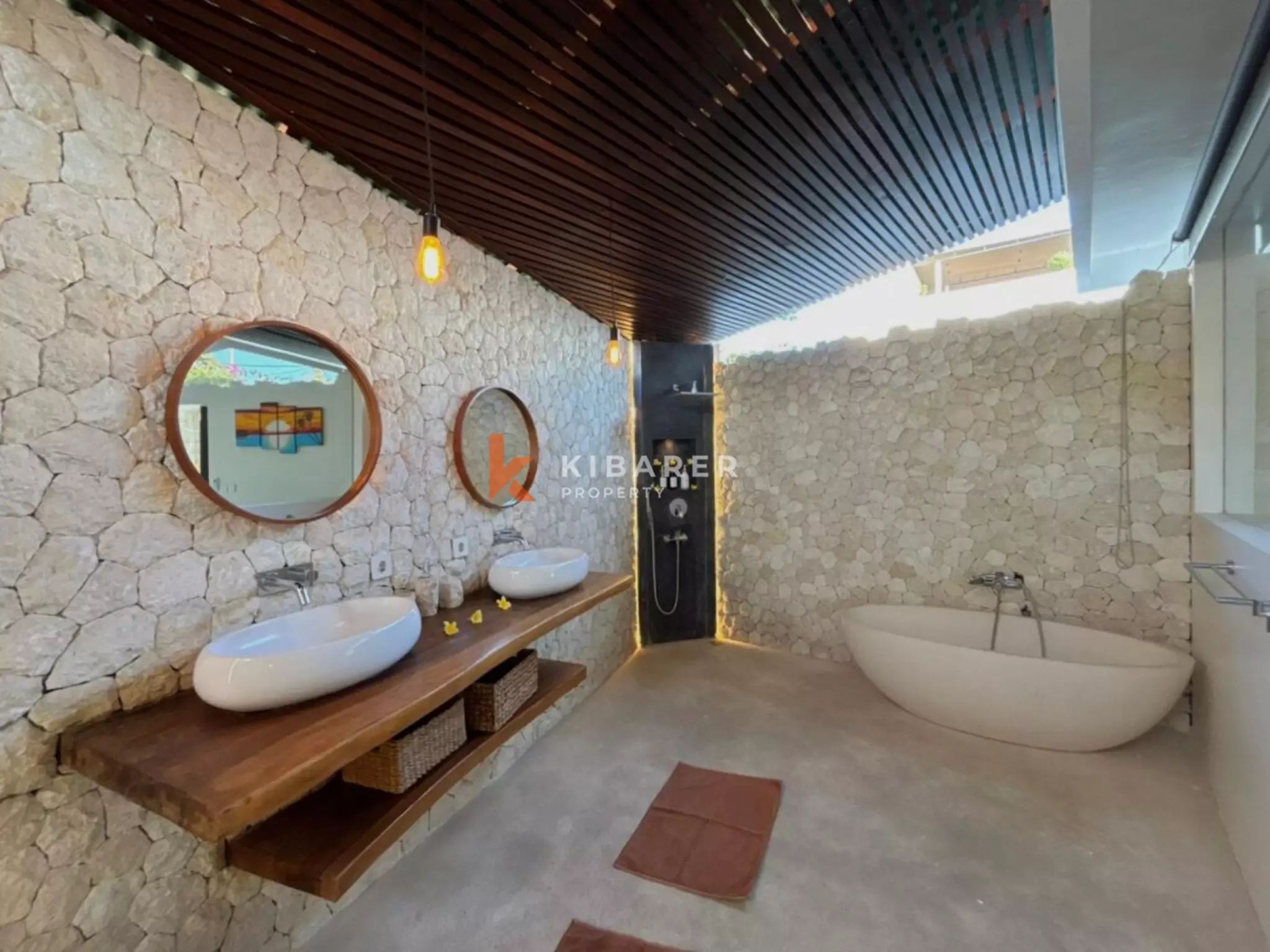 Vila Empat Kamar Tidur Indah dengan Pemandangan Sawah dan Sungai di Canggu