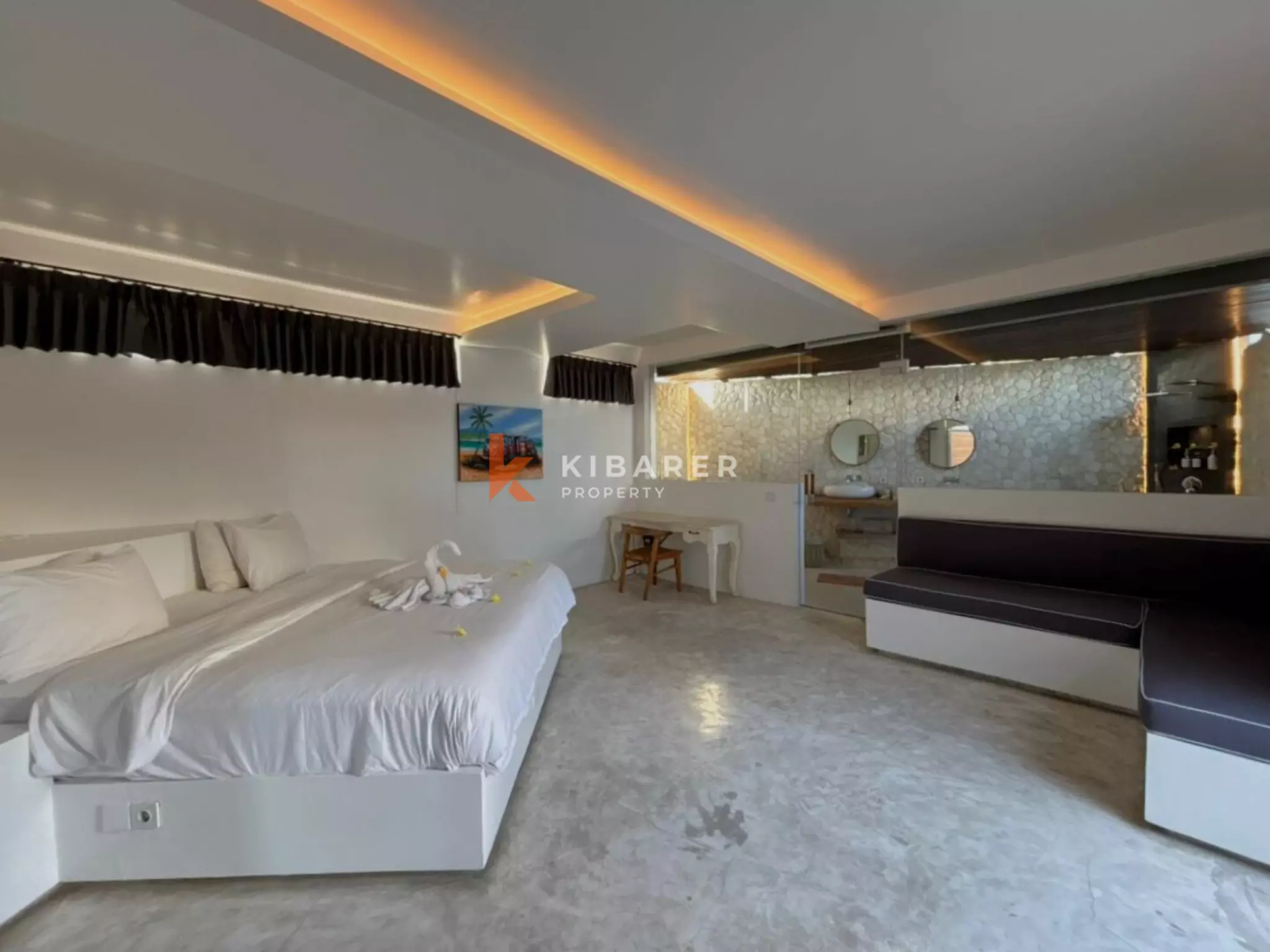 Vila Empat Kamar Tidur Indah dengan Pemandangan Sawah dan Sungai di Canggu