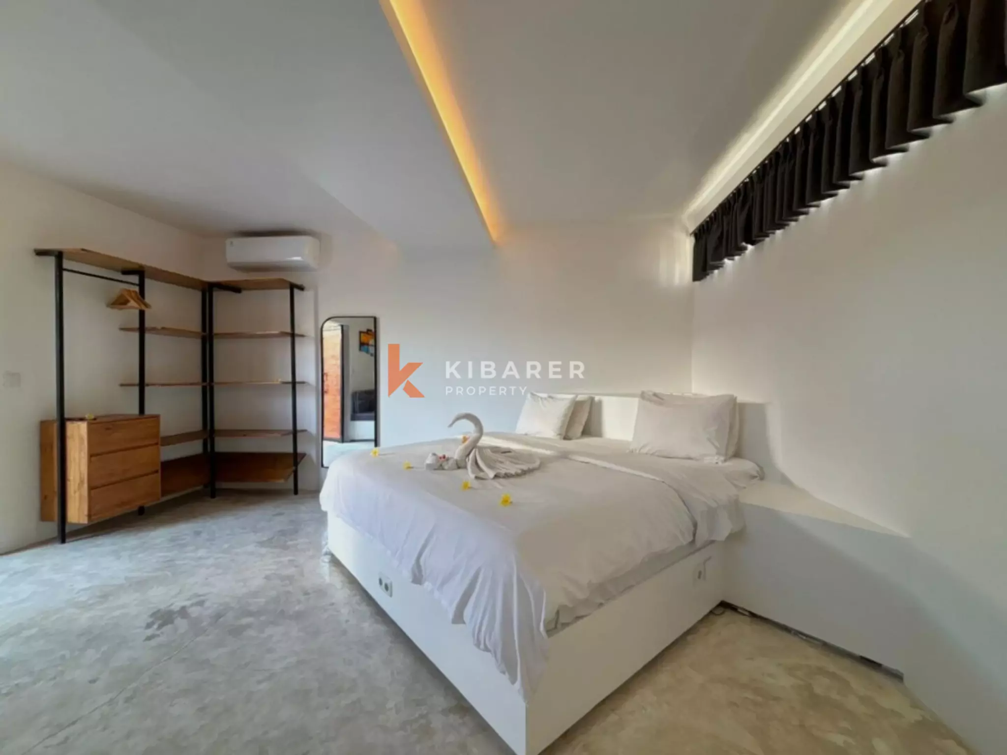 Vila Empat Kamar Tidur Indah dengan Pemandangan Sawah dan Sungai di Canggu