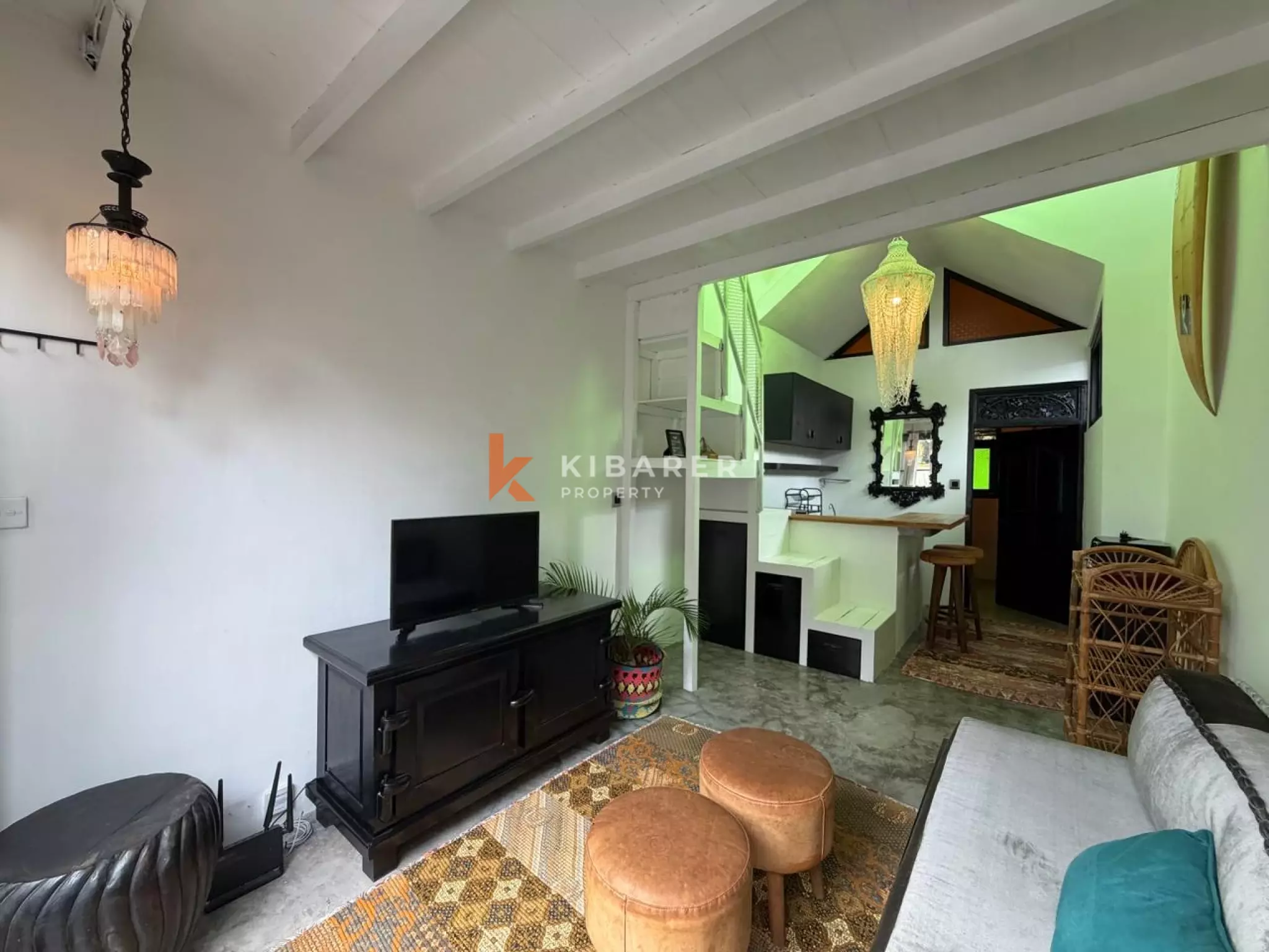 Artictic Contemporer One-Bedroom Loft Plus Additional Room Situated in Berawa