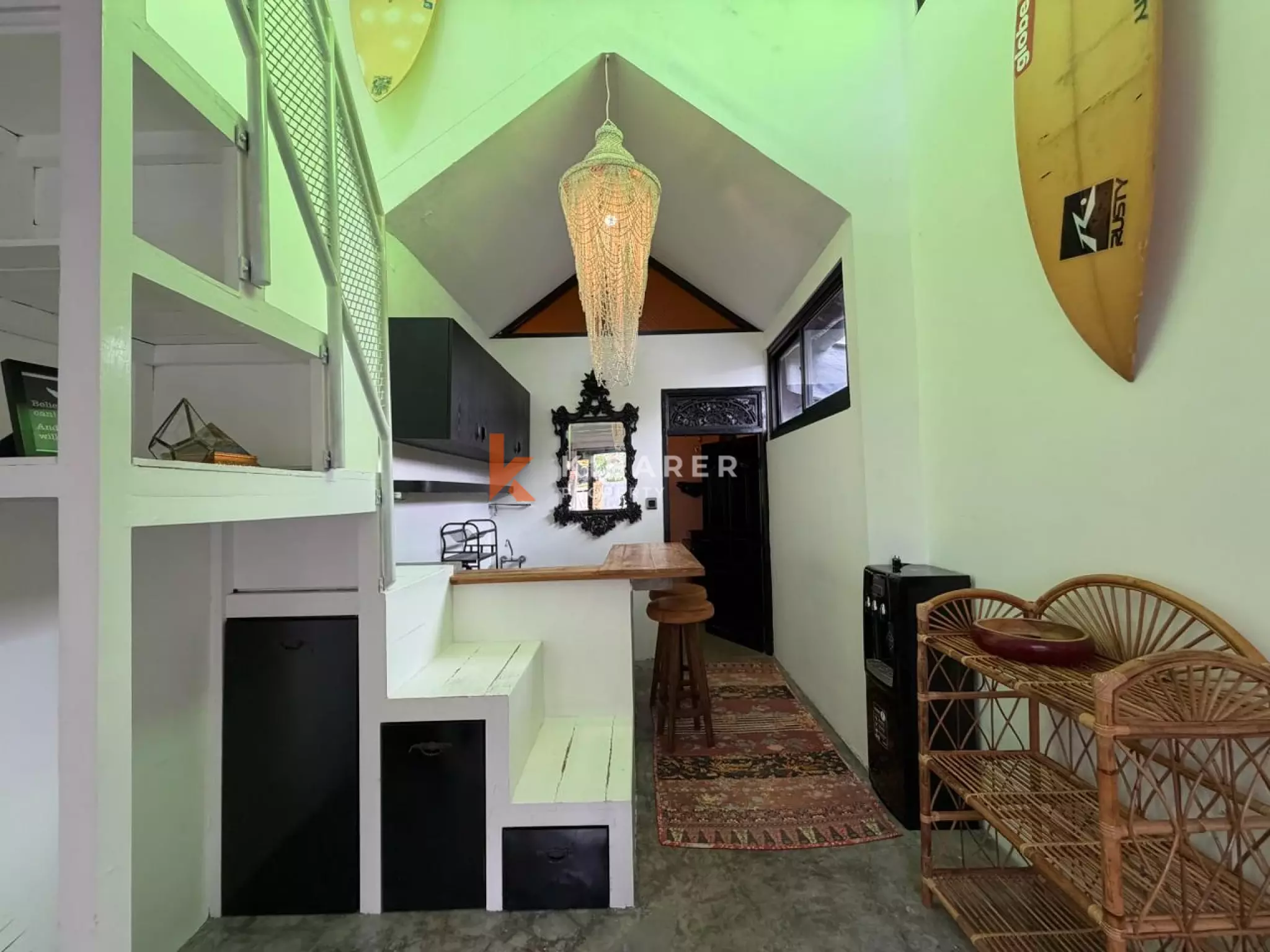 Artictic Contemporer One-Bedroom Loft Plus Additional Room Situated in Berawa
