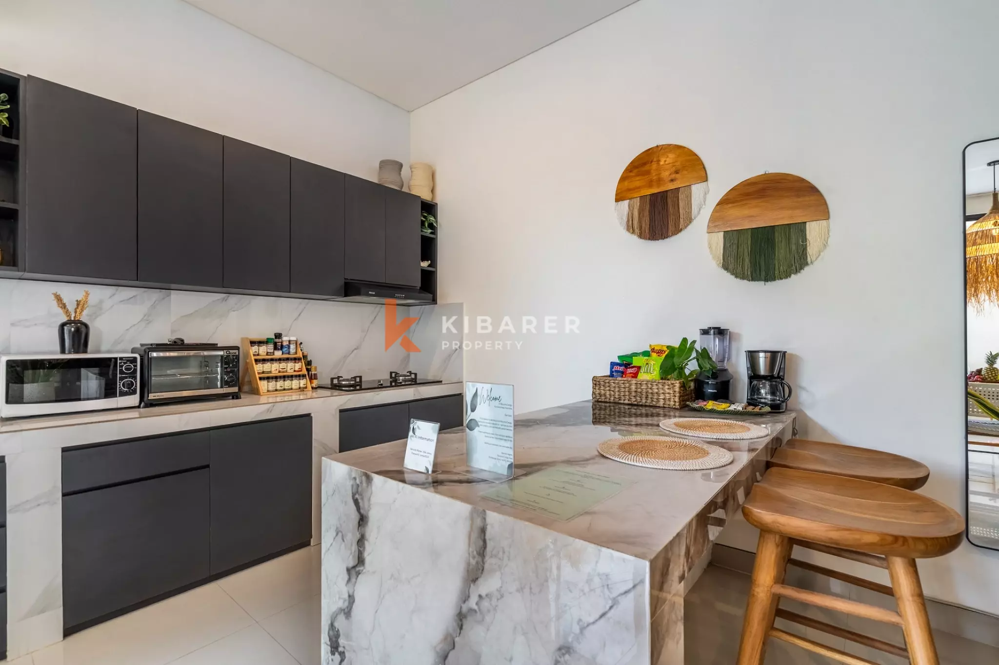 Boho-Chic Four-Bedrooms Enclosed Living Villa Steps from Echo Beach Canggu