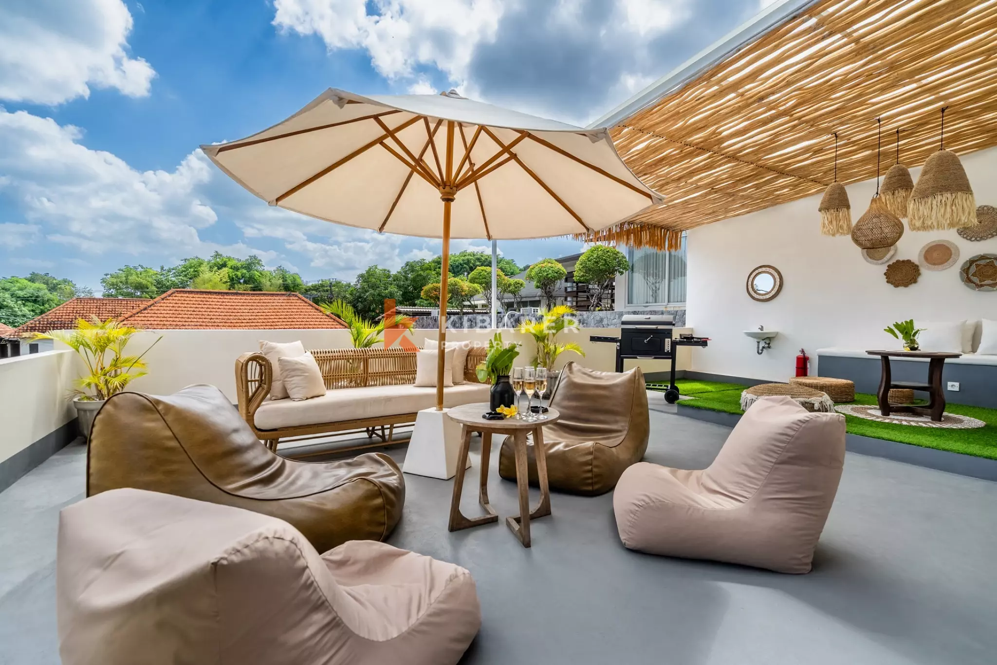 Boho-Chic Four-Bedrooms Enclosed Living Villa Steps from Echo Beach Canggu