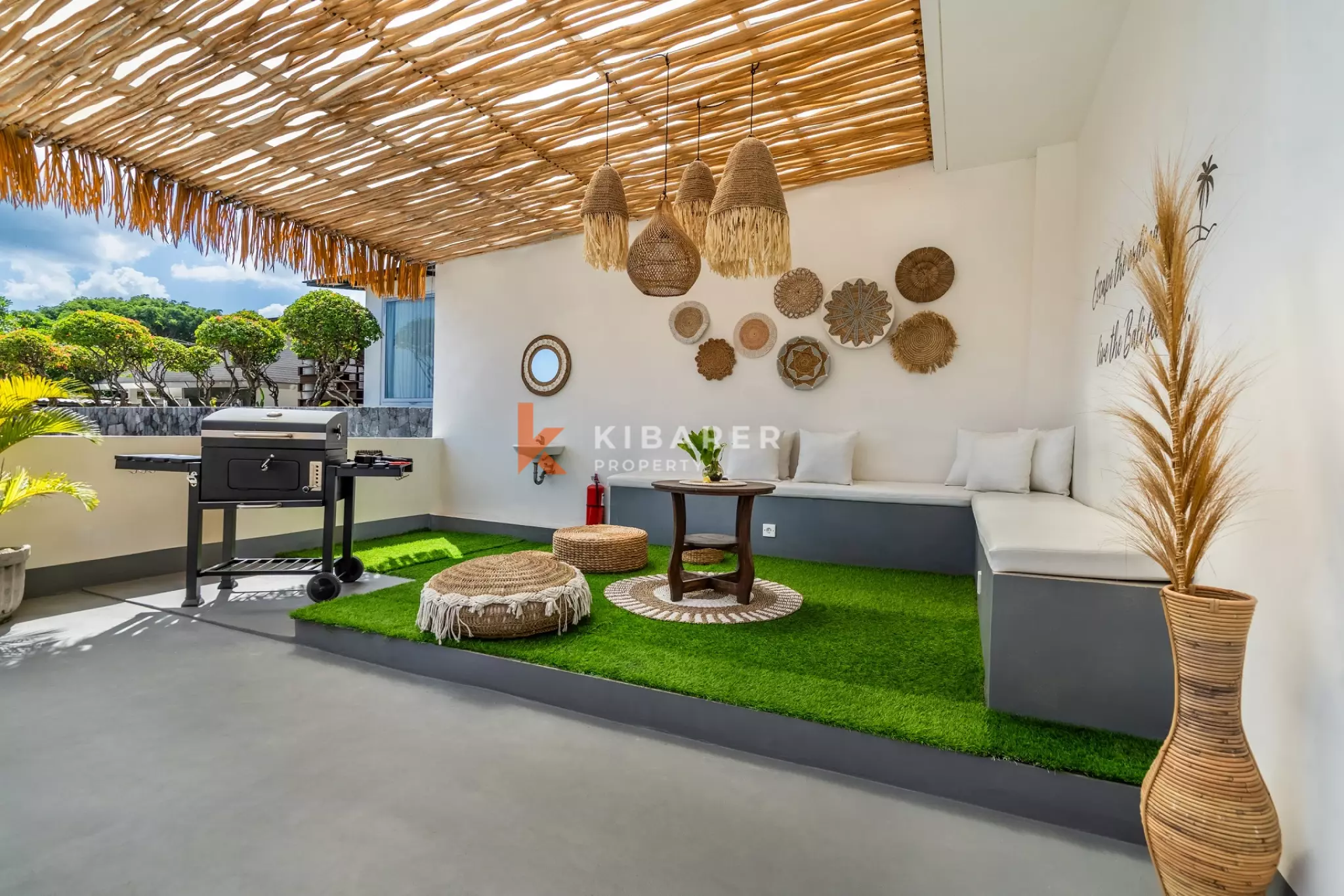 Boho-Chic Four-Bedrooms Enclosed Living Villa Steps from Echo Beach Canggu