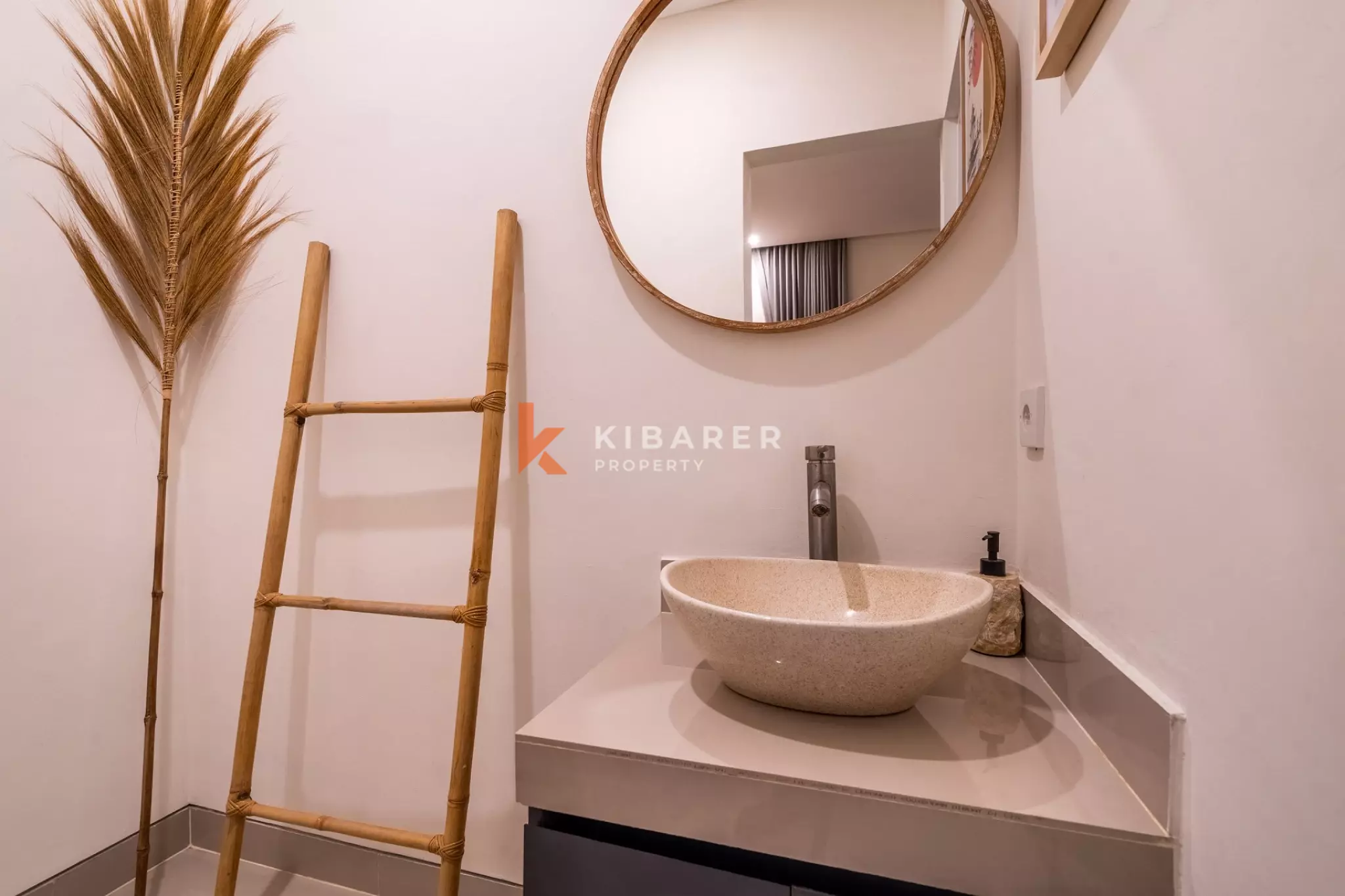 Boho-Chic Four-Bedrooms Enclosed Living Villa Steps from Echo Beach Canggu