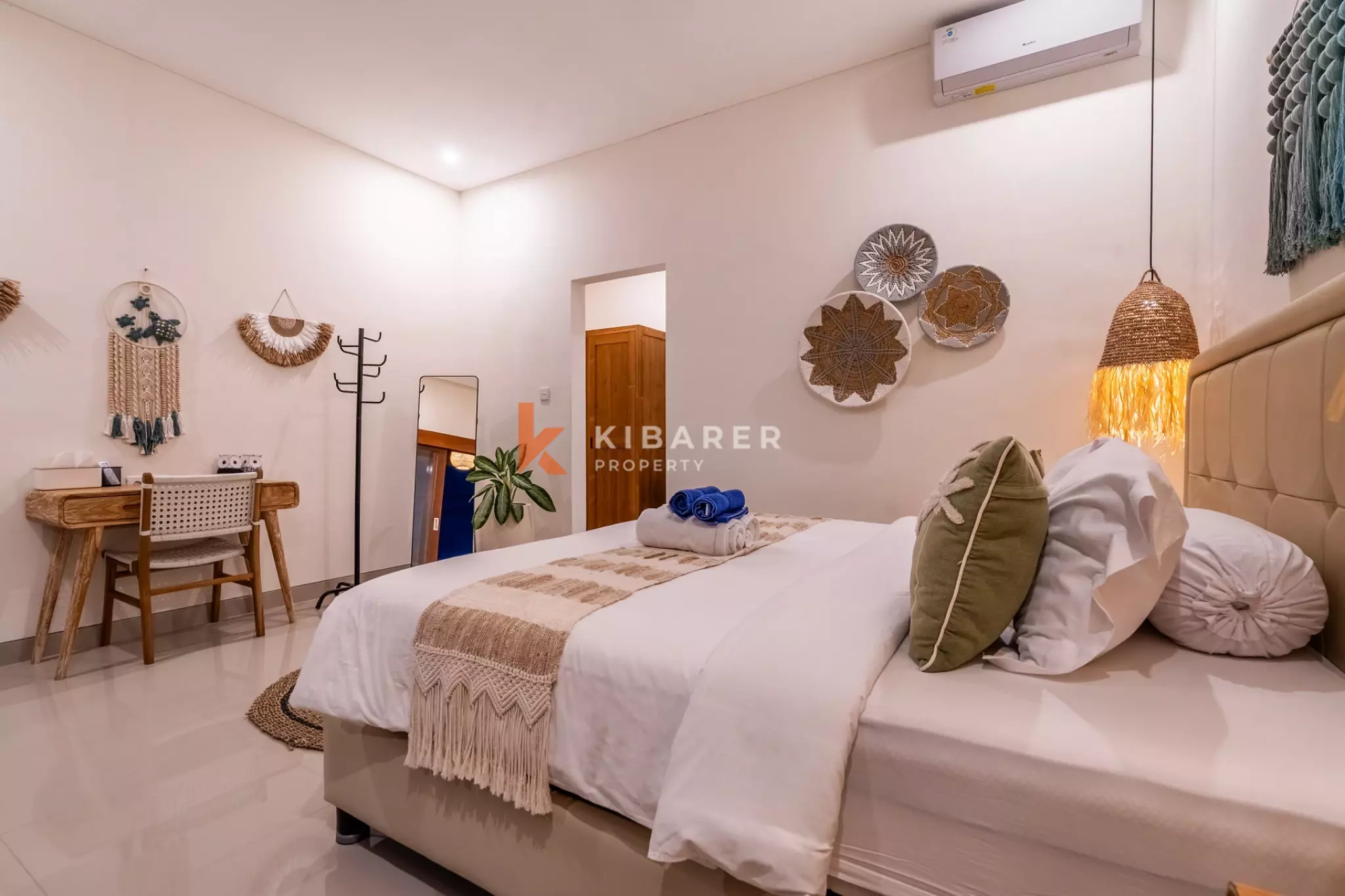 Boho-Chic Four-Bedrooms Enclosed Living Villa Steps from Echo Beach Canggu