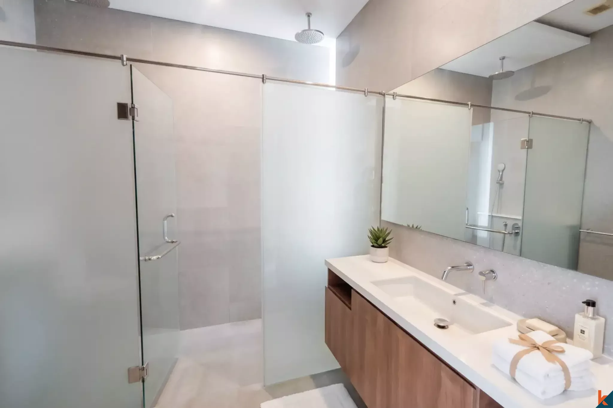 Villa exclusive de quatre chambres en pleine propriété, sur plan, avec vue panoramique sur les rizières à Sanur