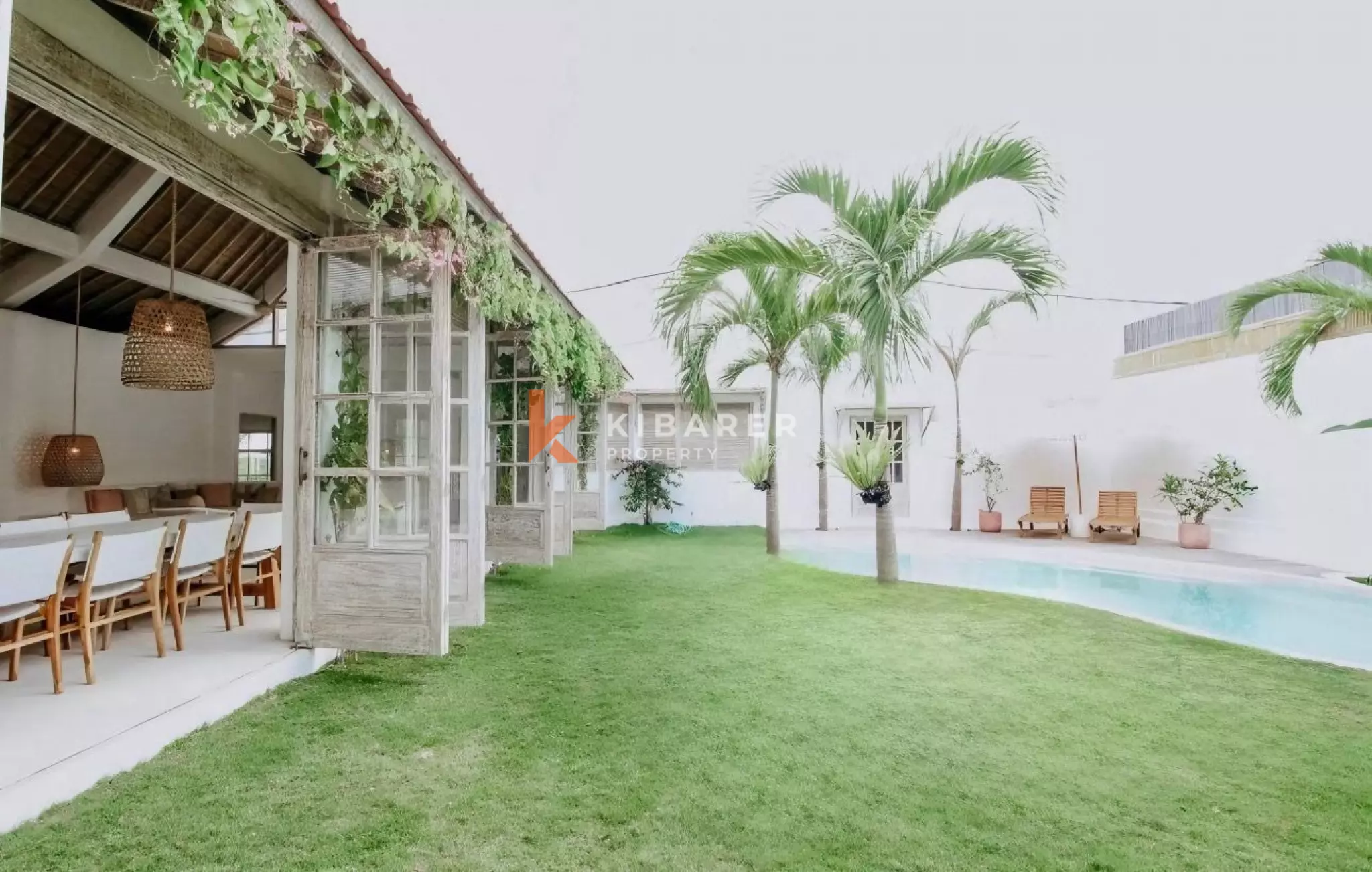 Villa méditerranéenne épurée de quatre chambres avec salon fermé à Umalas