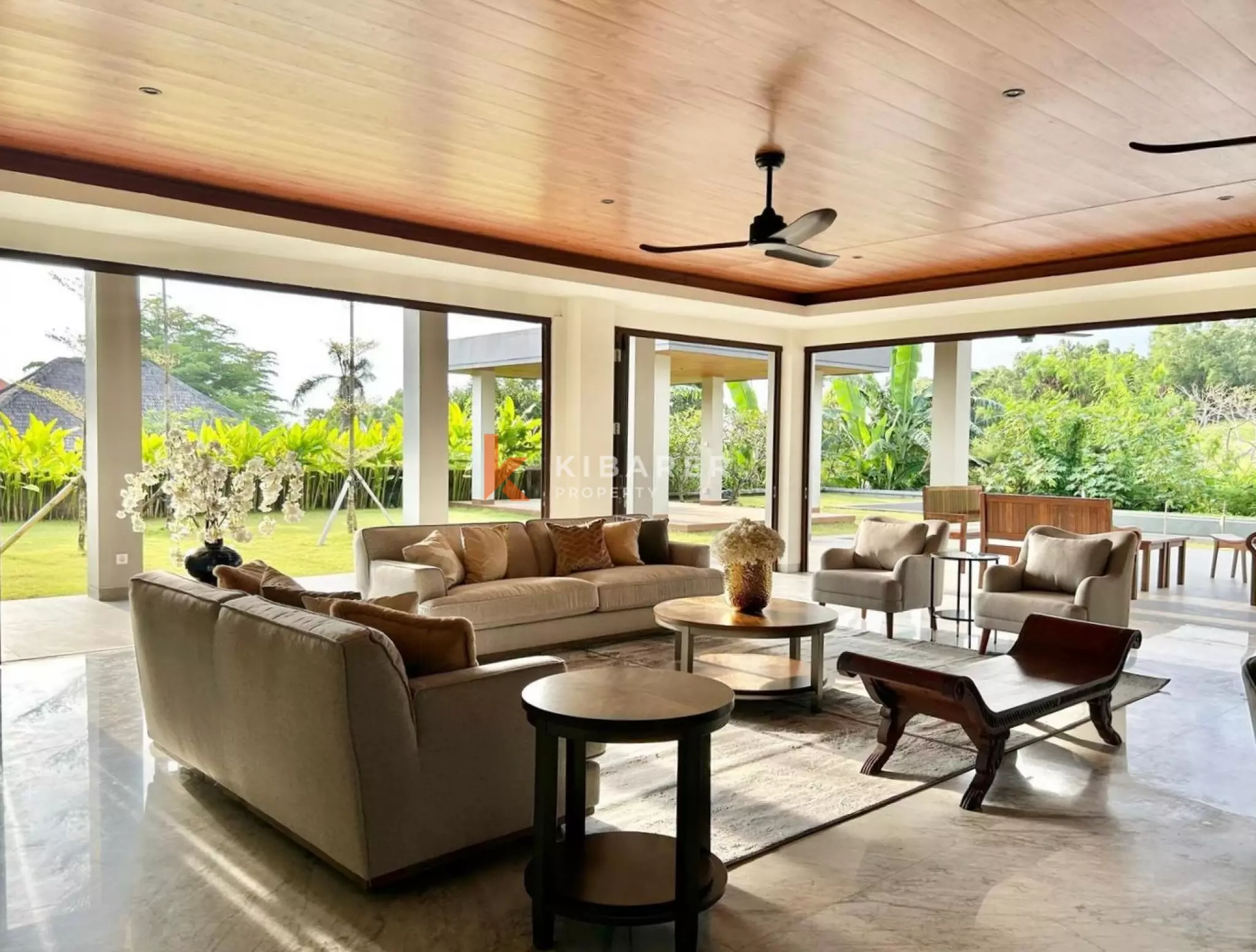 Vila Mewah Tujuh Kamar Tidur dengan Lift Pribadi, Rooftop, Pemandangan Lapangan Golf dan Laut di Pecatu
