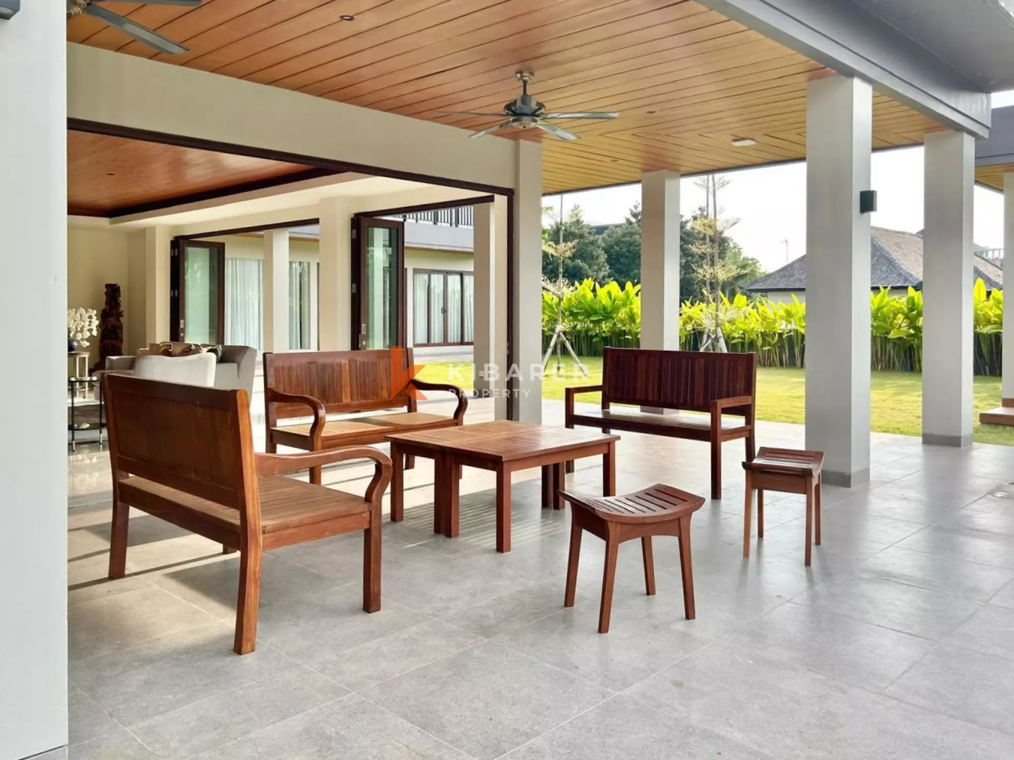 Vila Mewah Tujuh Kamar Tidur dengan Lift Pribadi, Rooftop, Pemandangan Lapangan Golf dan Laut di Pecatu