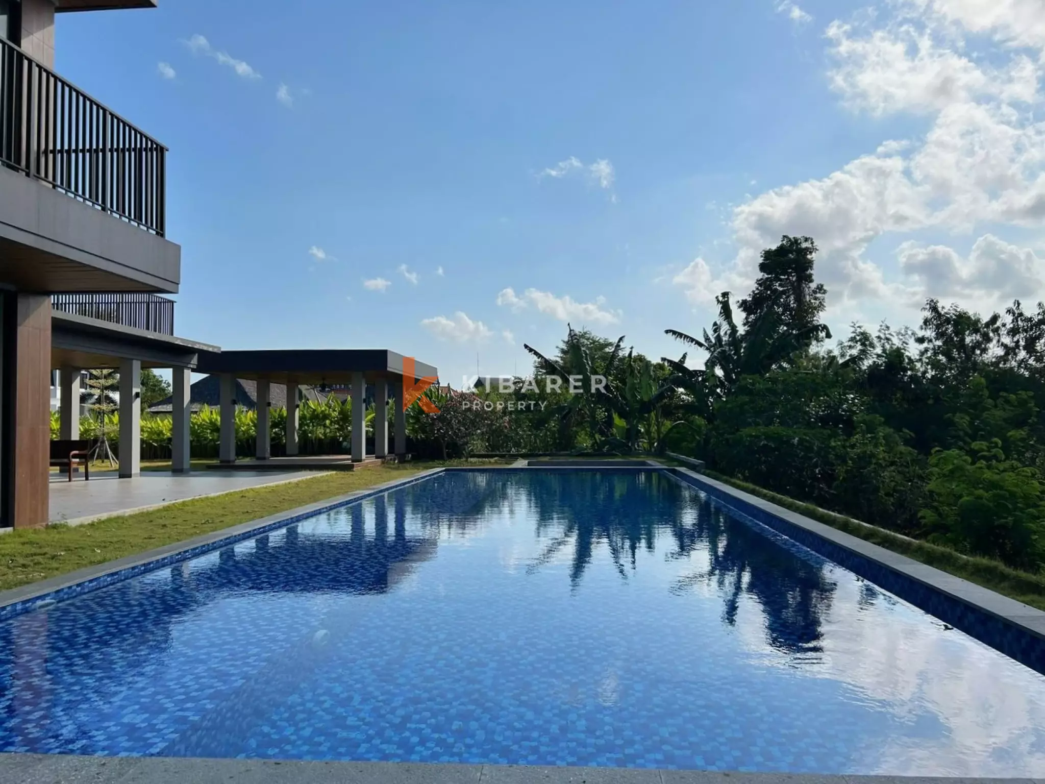 Vila Mewah Tujuh Kamar Tidur dengan Lift Pribadi, Rooftop, Pemandangan Lapangan Golf dan Laut di Pecatu