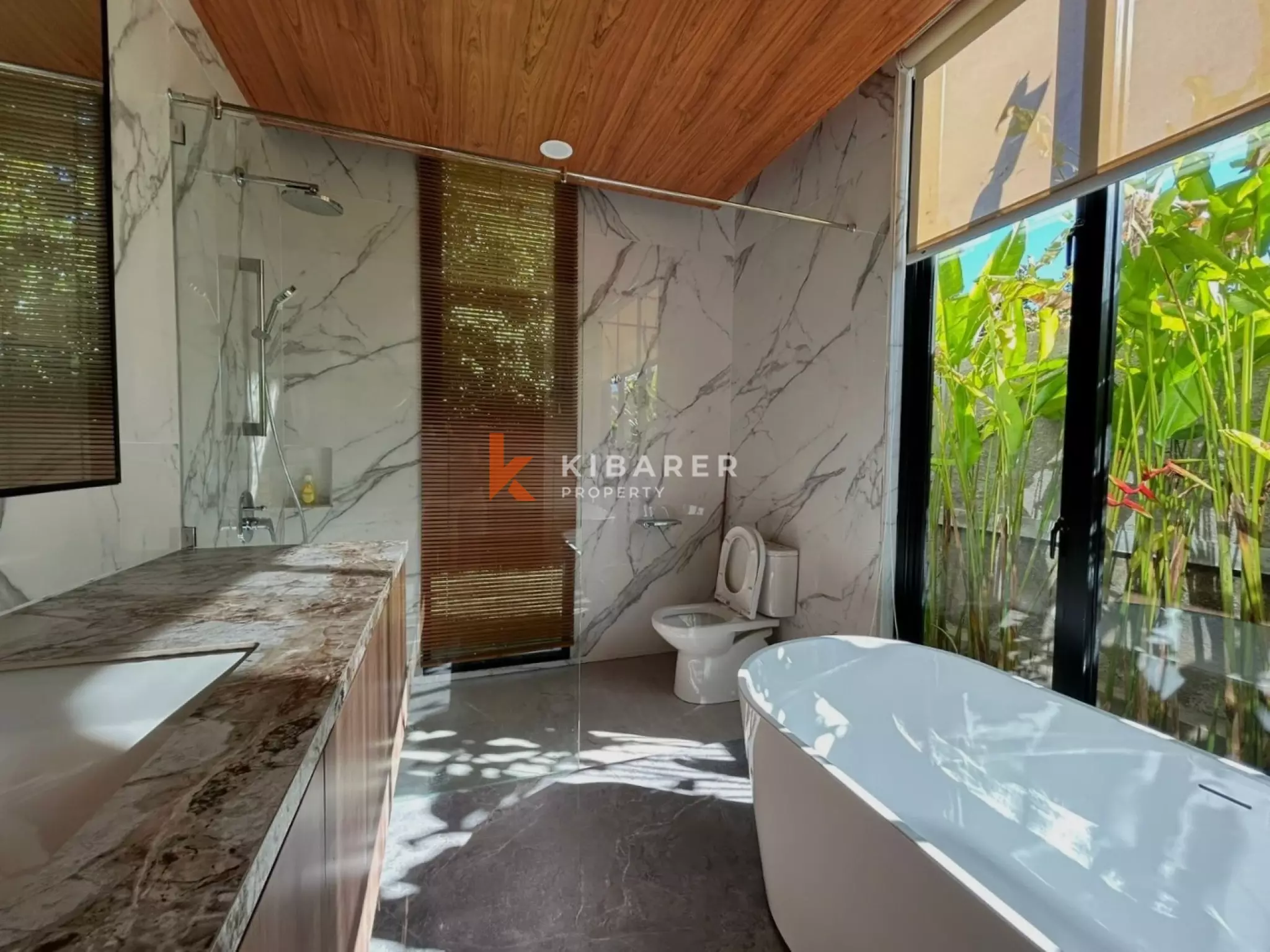 Vila Mewah Tujuh Kamar Tidur dengan Lift Pribadi, Rooftop, Pemandangan Lapangan Golf dan Laut di Pecatu