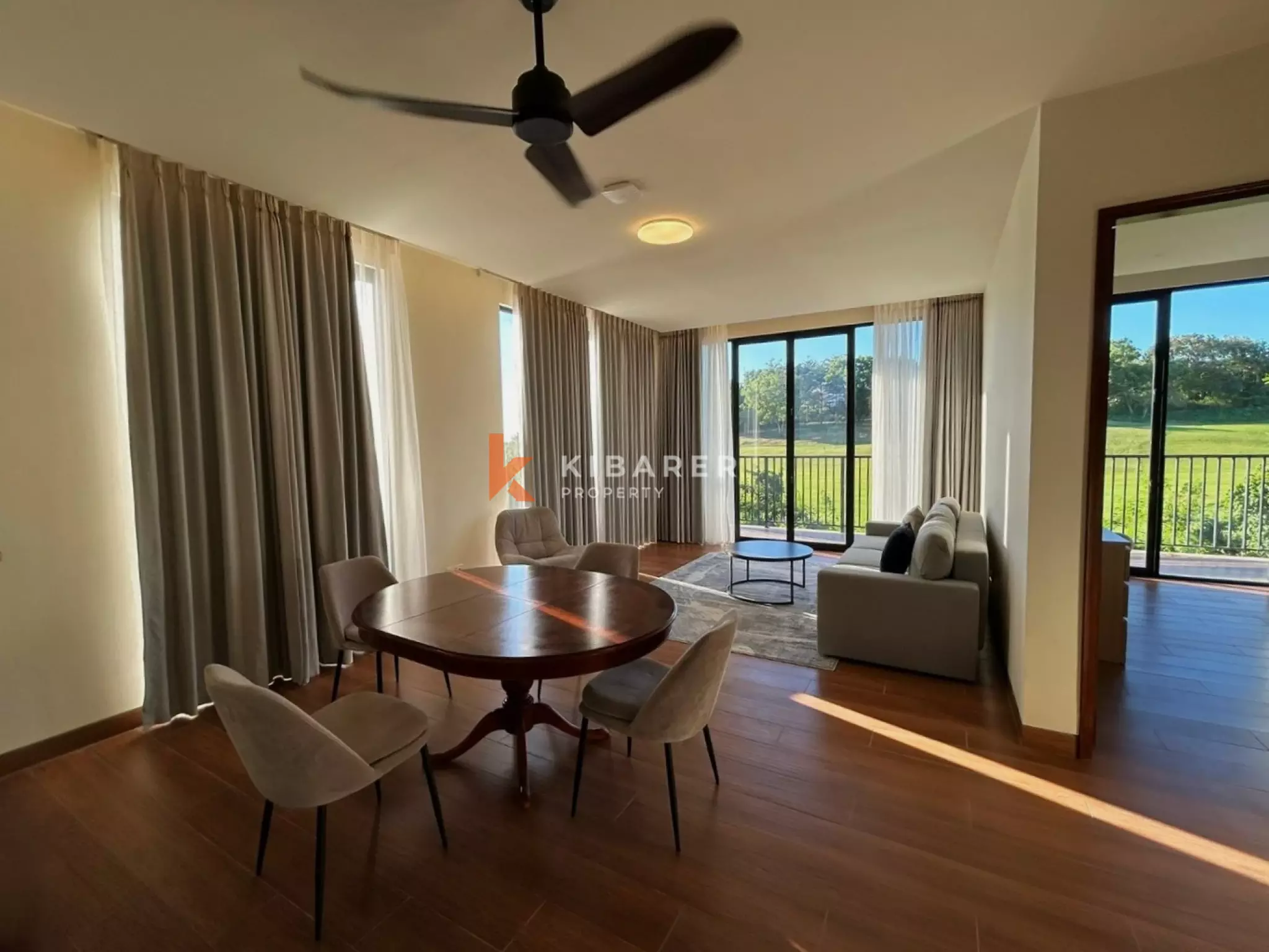 Vila Mewah Tujuh Kamar Tidur dengan Lift Pribadi, Rooftop, Pemandangan Lapangan Golf dan Laut di Pecatu