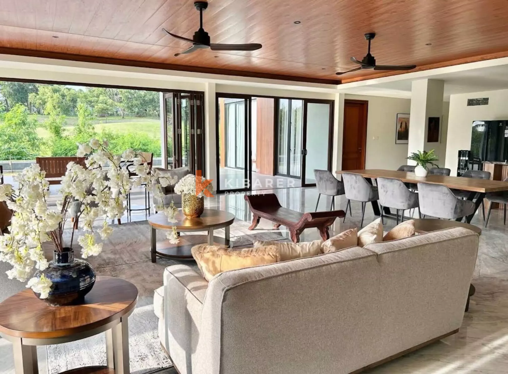 Vila Mewah Tujuh Kamar Tidur dengan Lift Pribadi, Rooftop, Pemandangan Lapangan Golf dan Laut di Pecatu