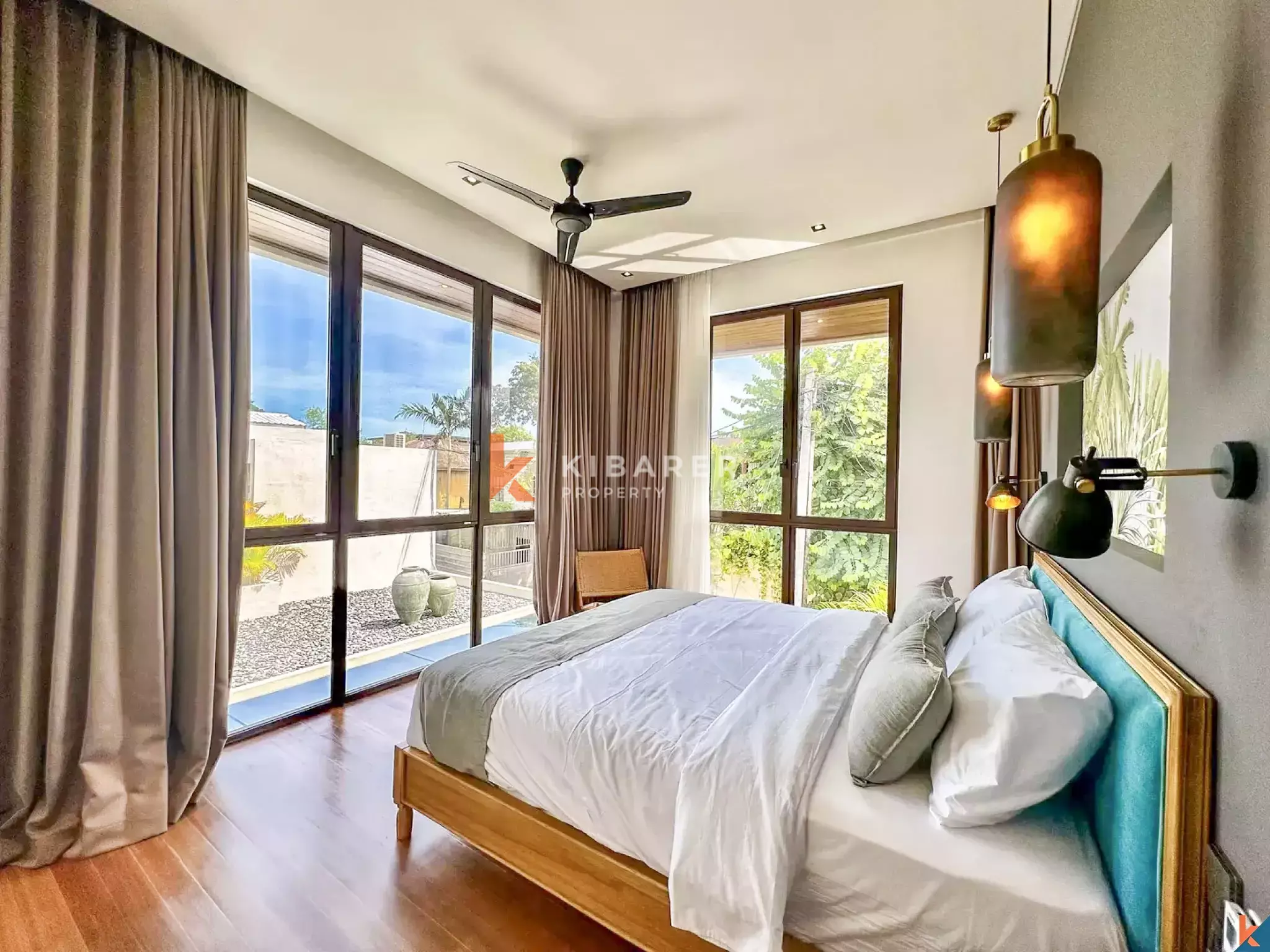 Villa Dua Lantai Empat Kamar Tidur yang Elegan dengan Kolam Renang Pribadi di Lokasi Strategis Umalas