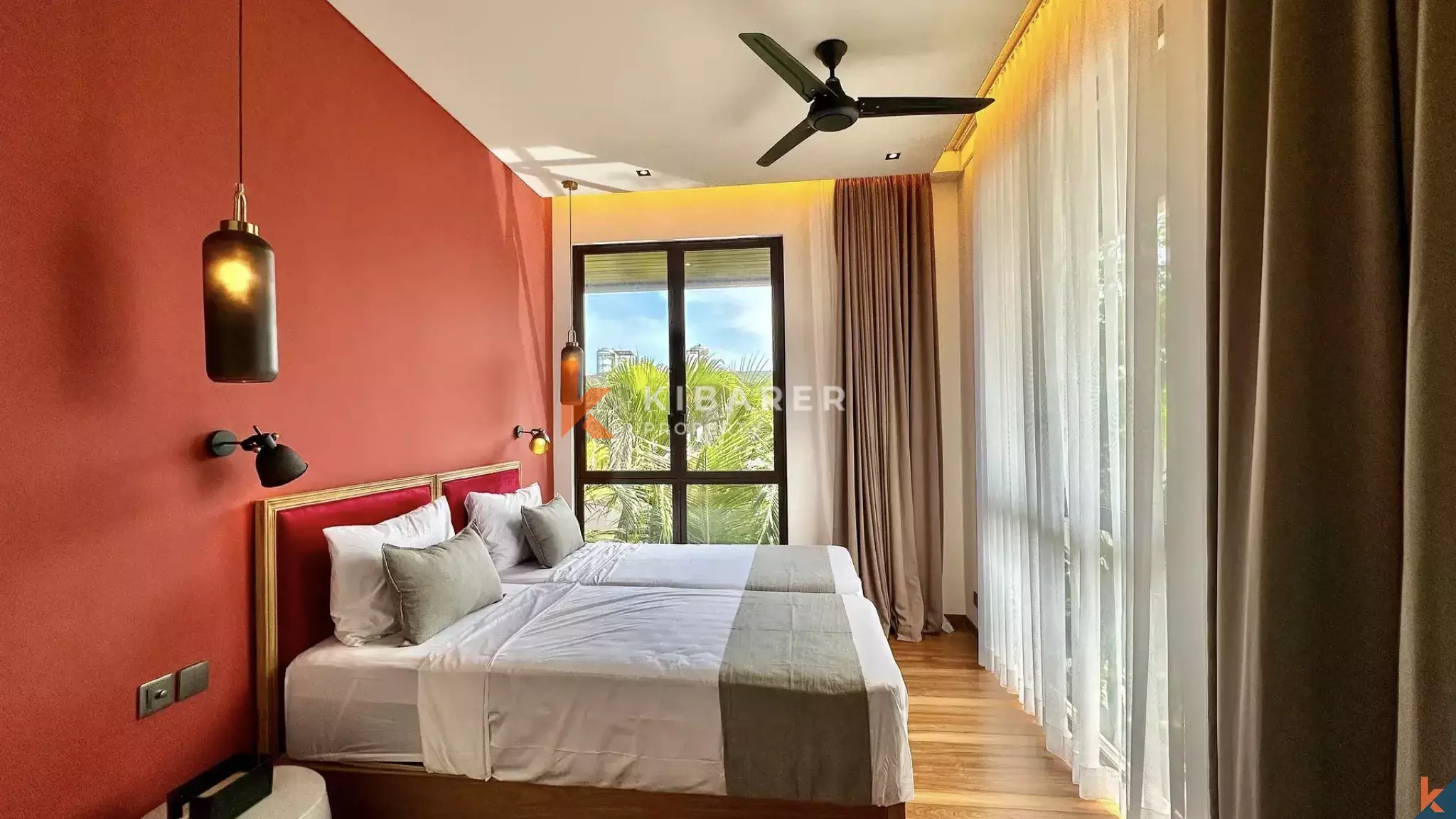 Villa Dua Lantai Empat Kamar Tidur yang Elegan dengan Kolam Renang Pribadi di Lokasi Strategis Umalas