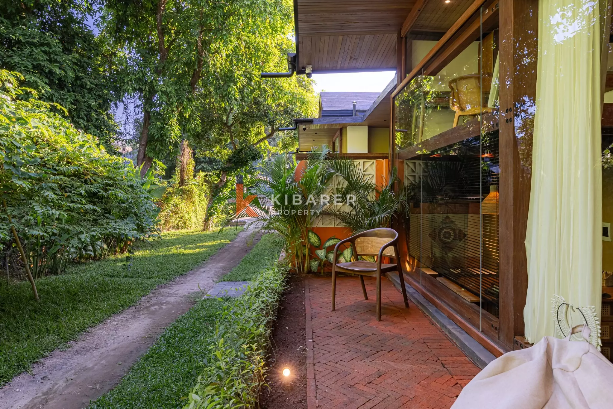 Apartemen Loft Mezzanine Satu Kamar Tidur dengan Kolam Renang Bersama, Dikelilingi Alam di Pecatu–Uluwatu