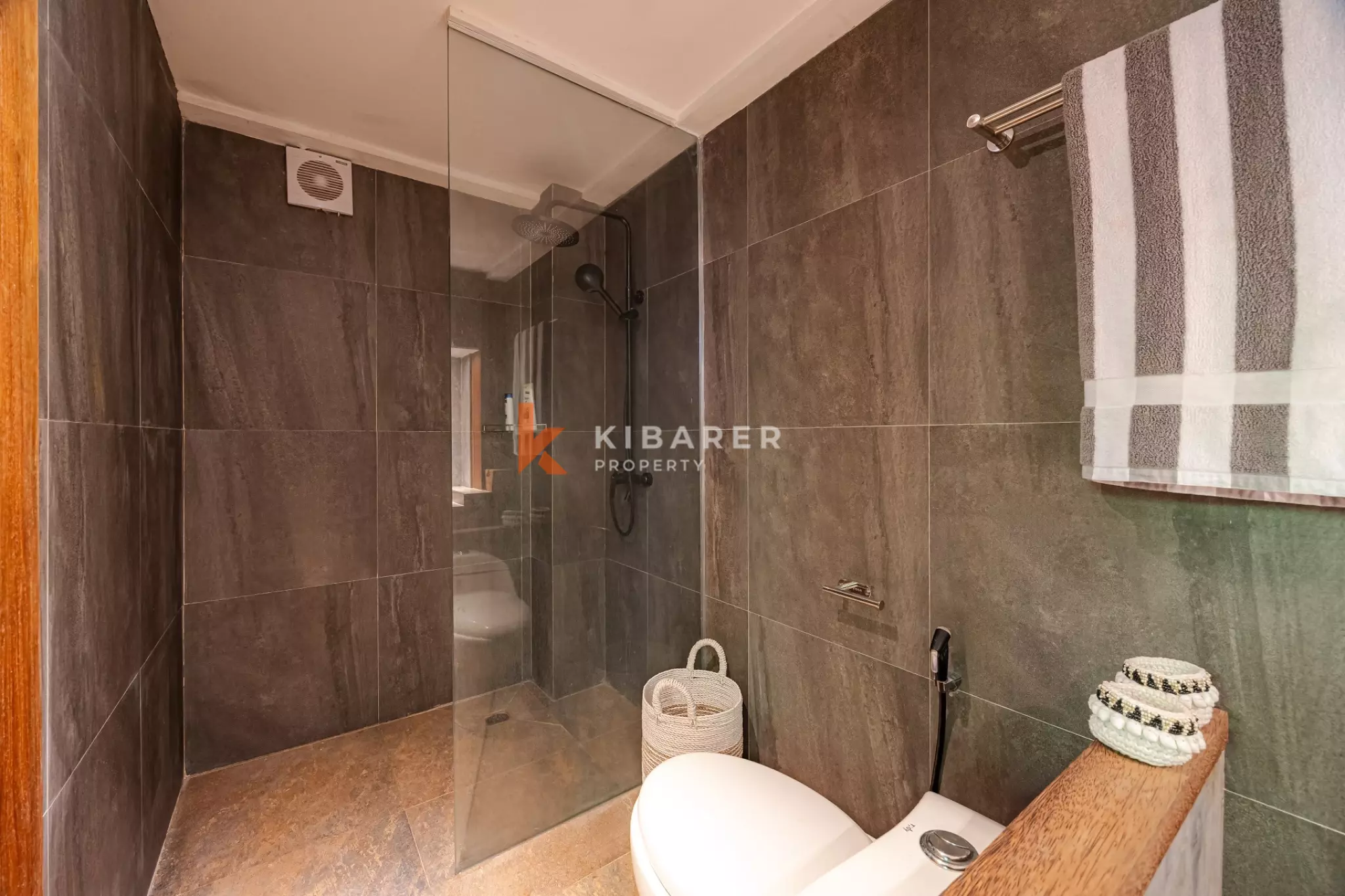 Apartemen Loft Mezzanine Satu Kamar Tidur dengan Kolam Renang Bersama, Dikelilingi Alam di Pecatu–Uluwatu