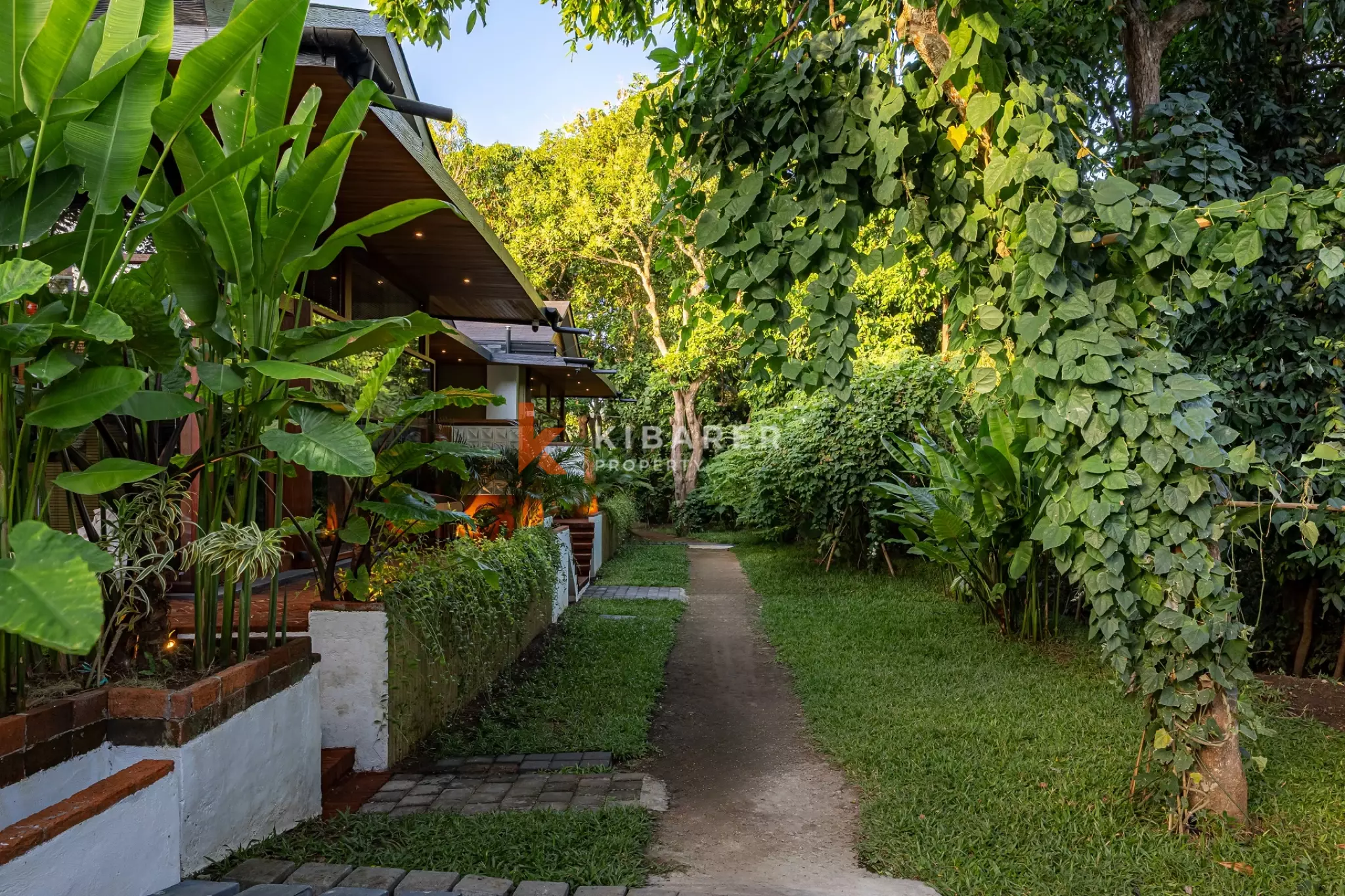 Apartemen Loft Mezzanine Satu Kamar Tidur dengan Kolam Renang Bersama, Dikelilingi Alam di Pecatu–Uluwatu