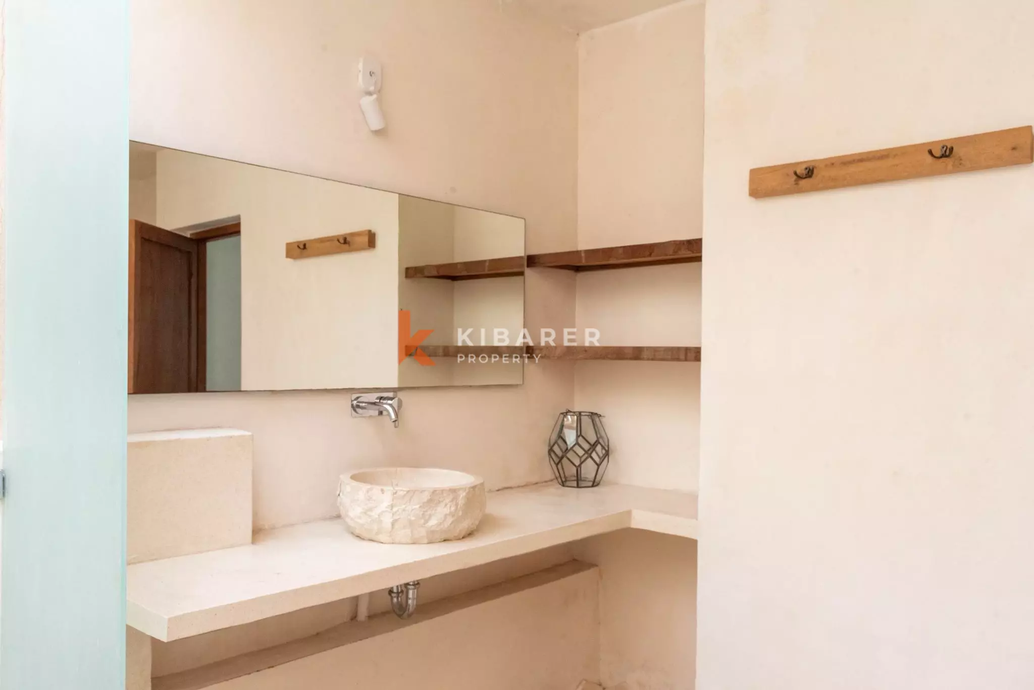 Villa Dua Kamar Tidur yang Didesain Indah di Jantung Pererenan